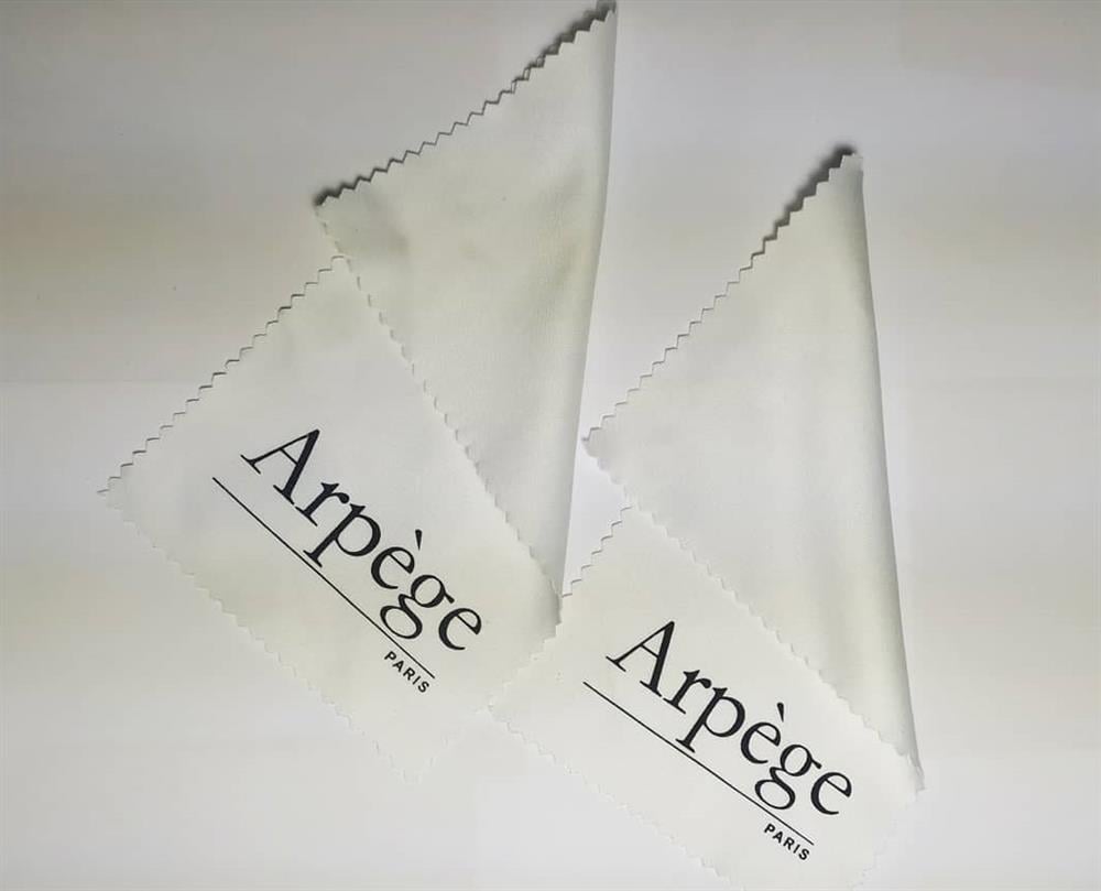 5000 Adet Tek Renk Tampon Baskılı Mikrofiber Gözlük Temizleme Bezi 200 gr 15x18 cm %100 Polyester