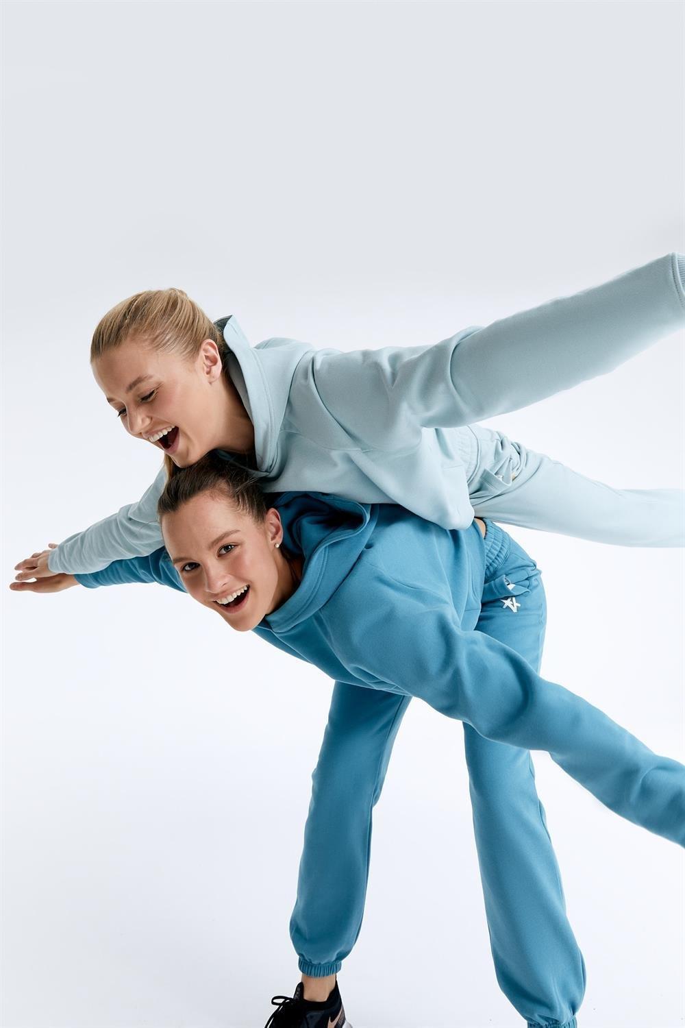 ED7739-08 Coach Crop Kadın Kapüşonlu Sweatshirt'ü Grimelanj