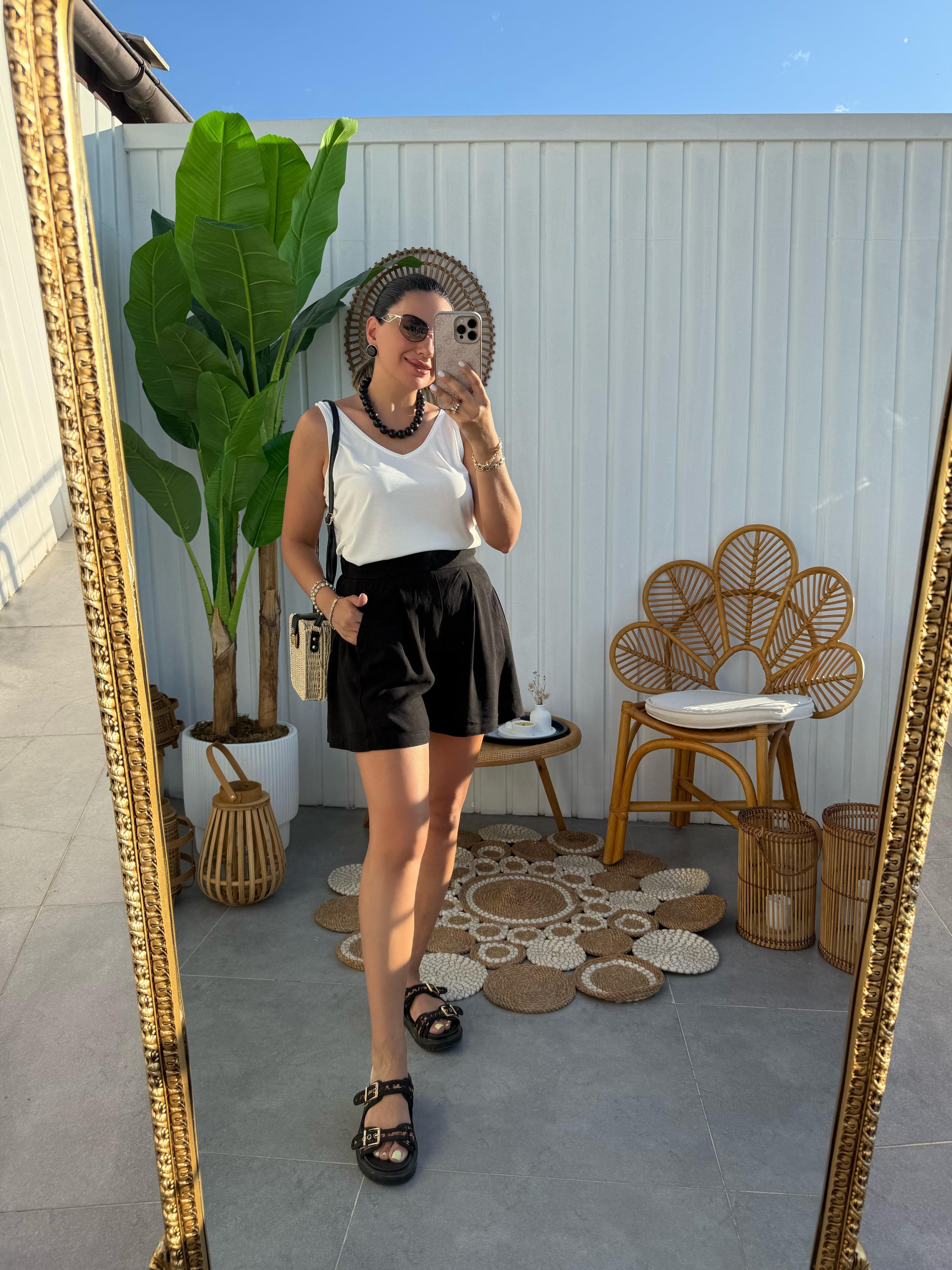 10397 Arka Beli Lastikli Şort