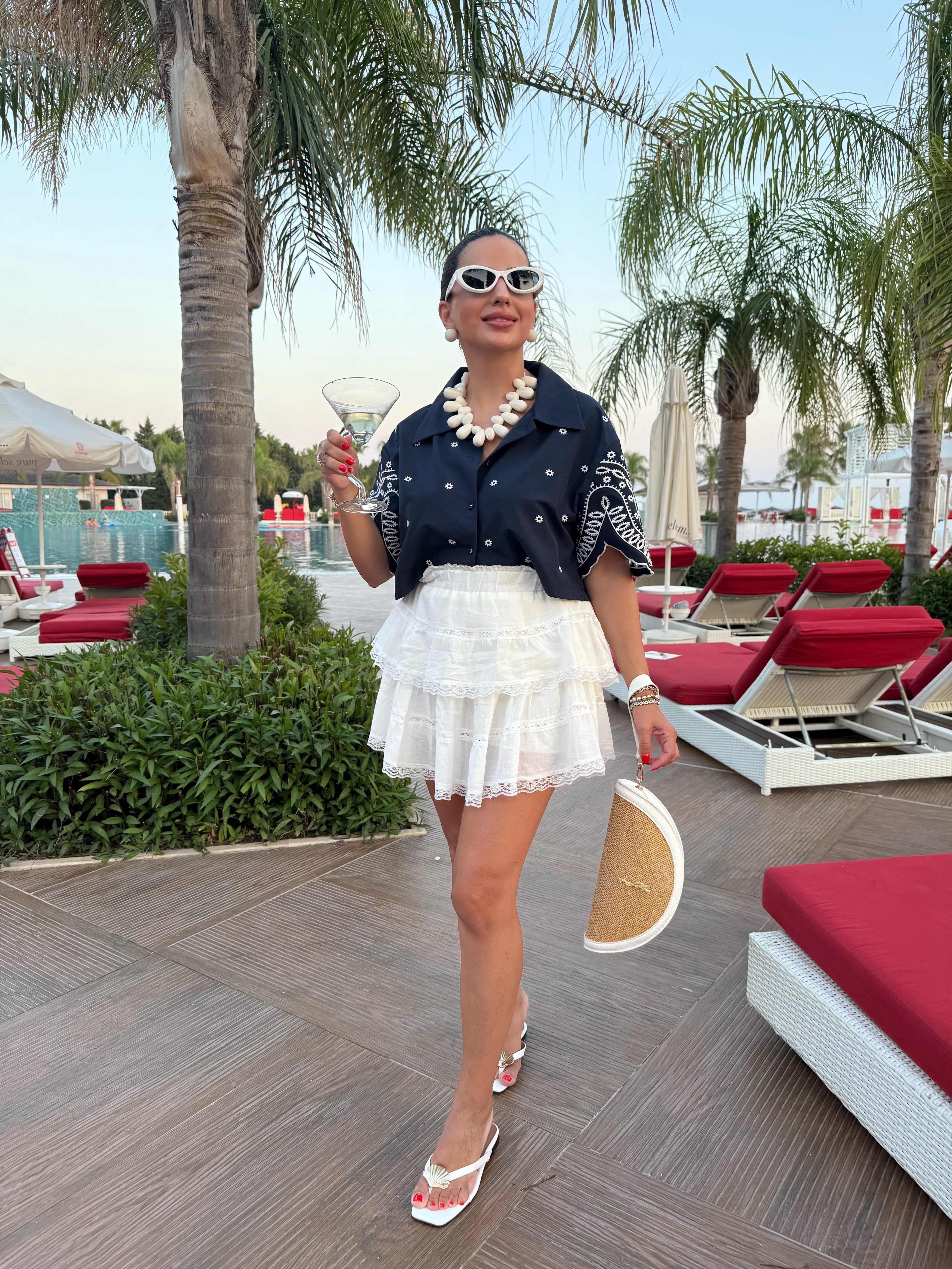 10463  Beyaz Nakışlı Gömlek