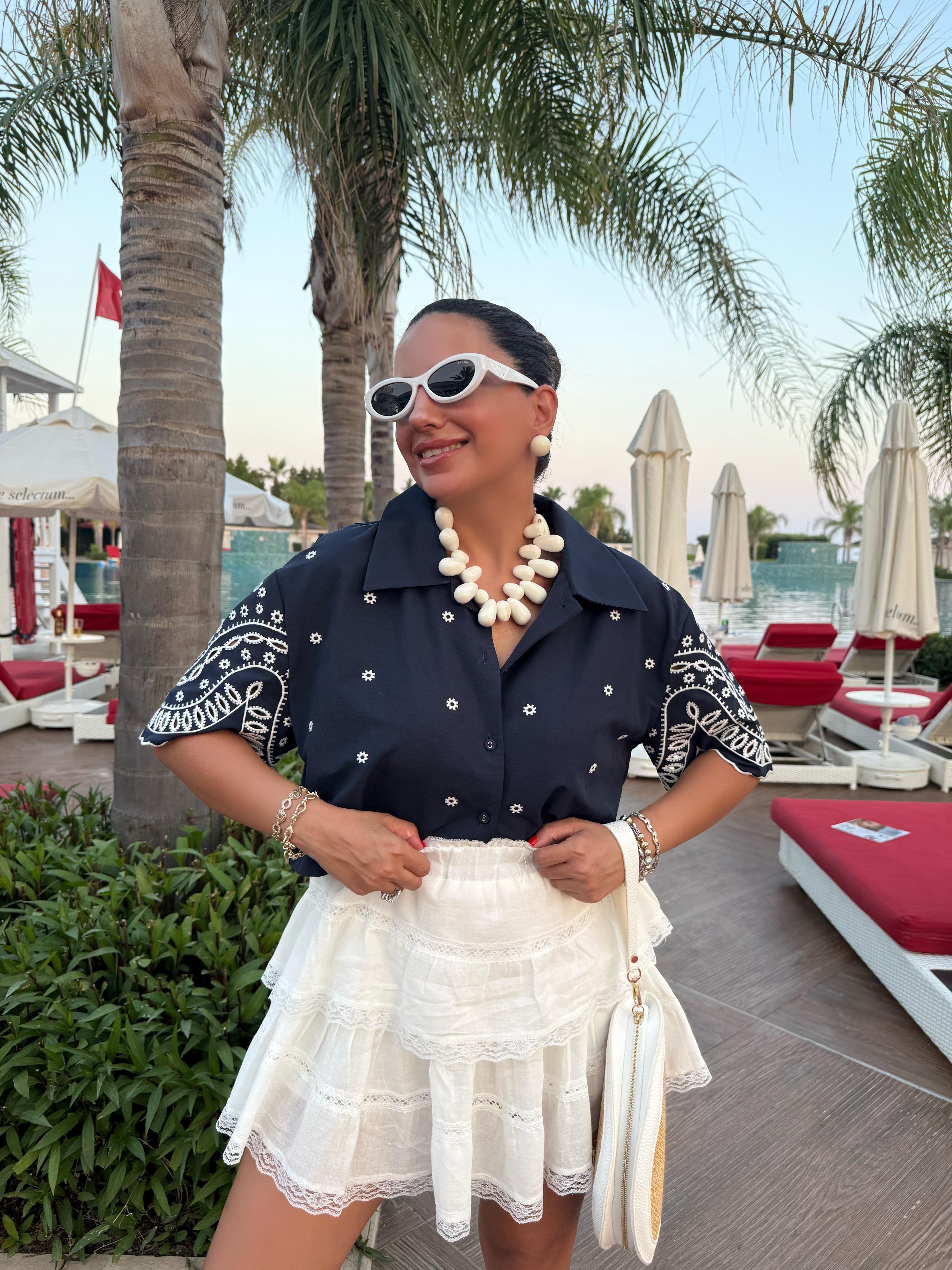 10463  Beyaz Nakışlı Gömlek