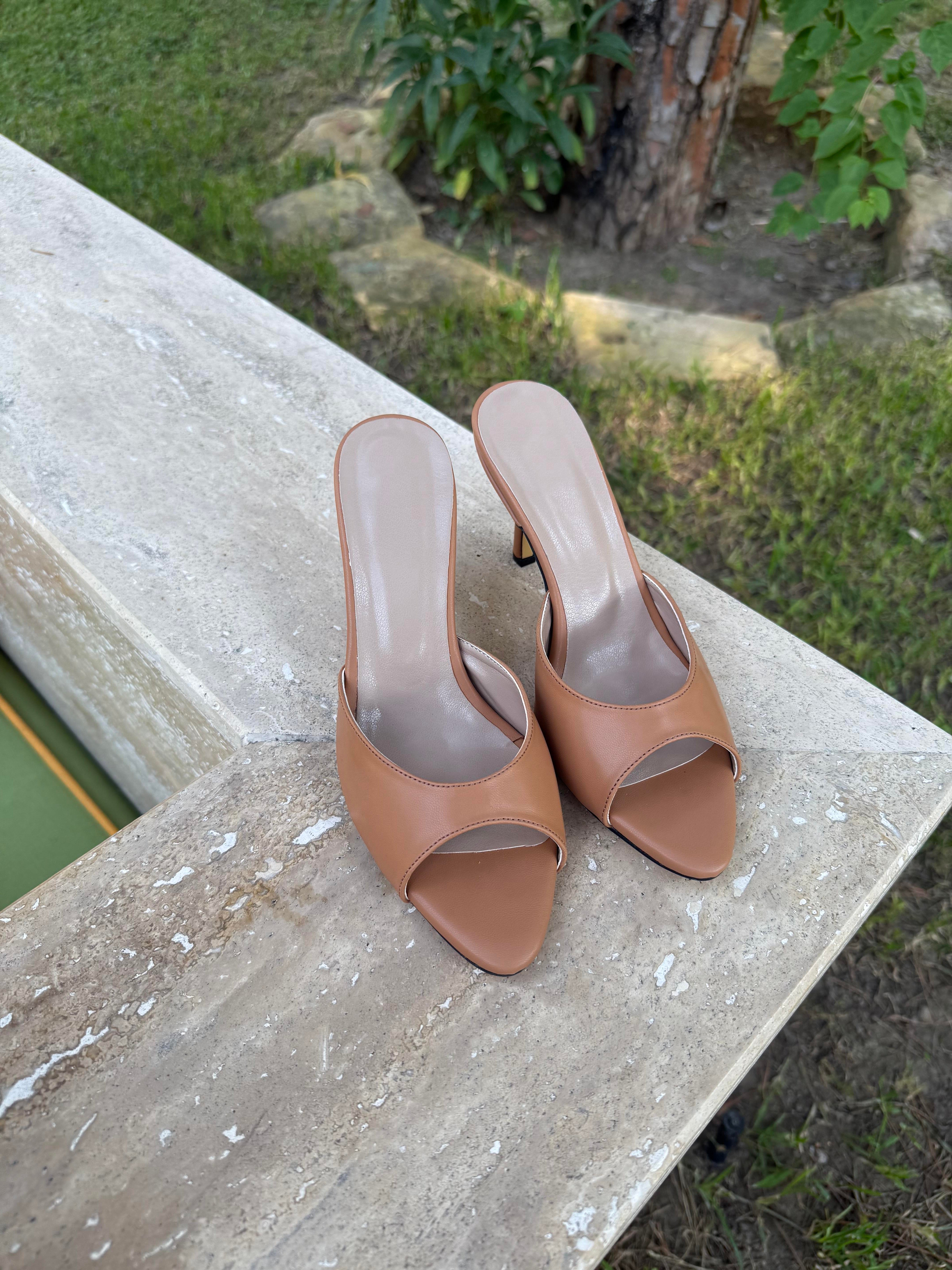 10481 Oval Sivri Burun Topuklu Terlik