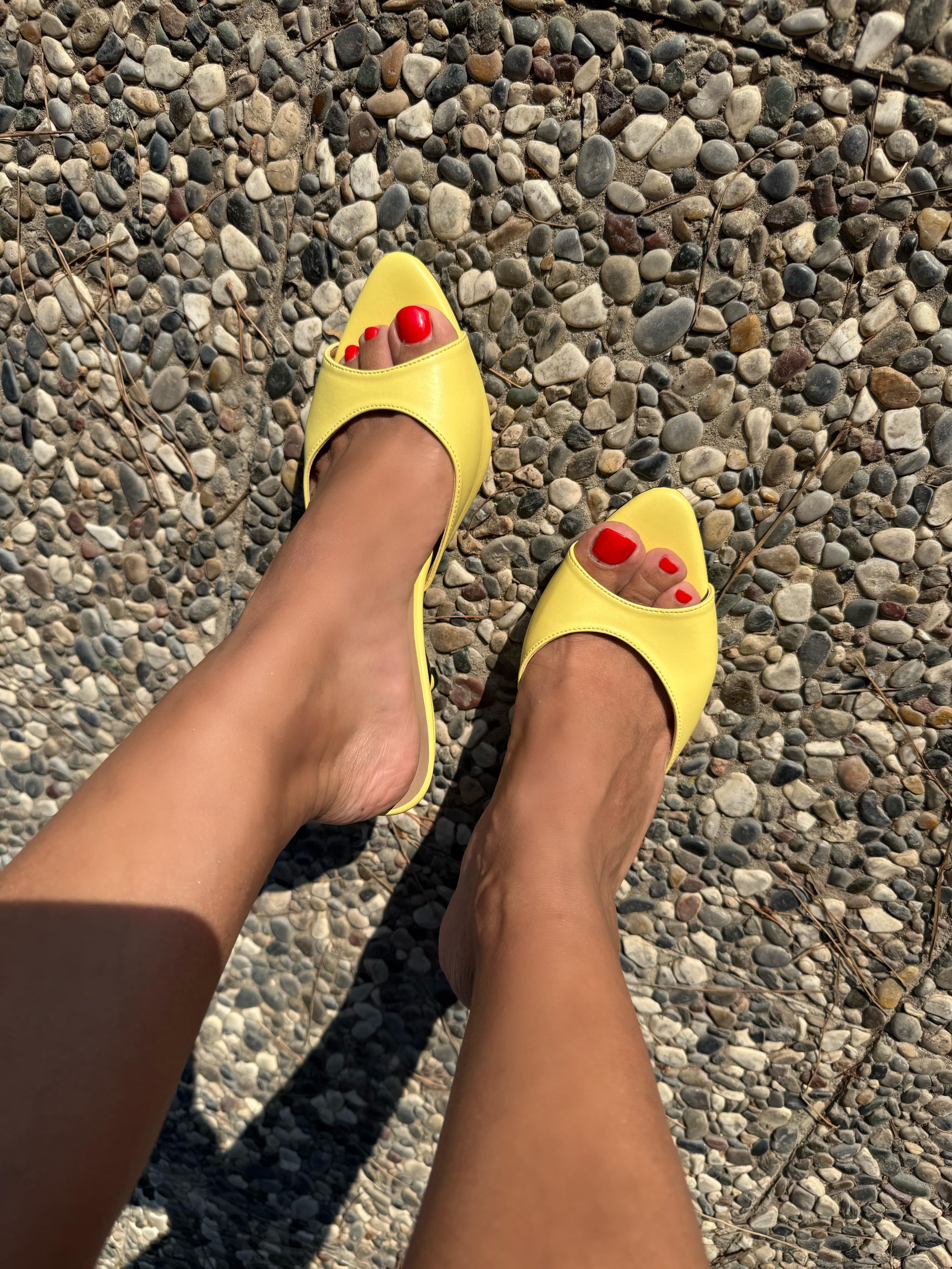 10481 Oval Sivri Burun Topuklu Terlik