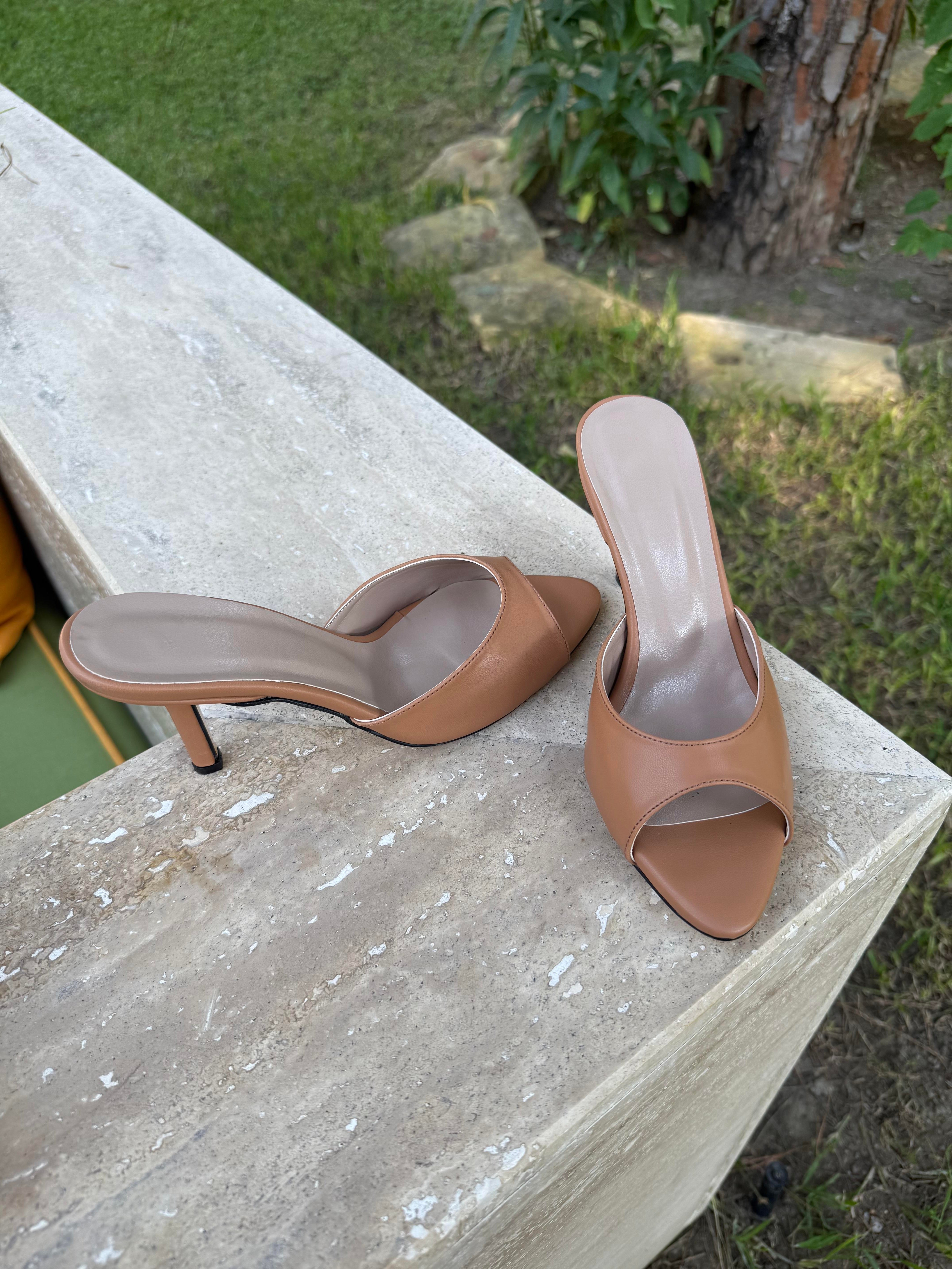 10481 Oval Sivri Burun Topuklu Terlik