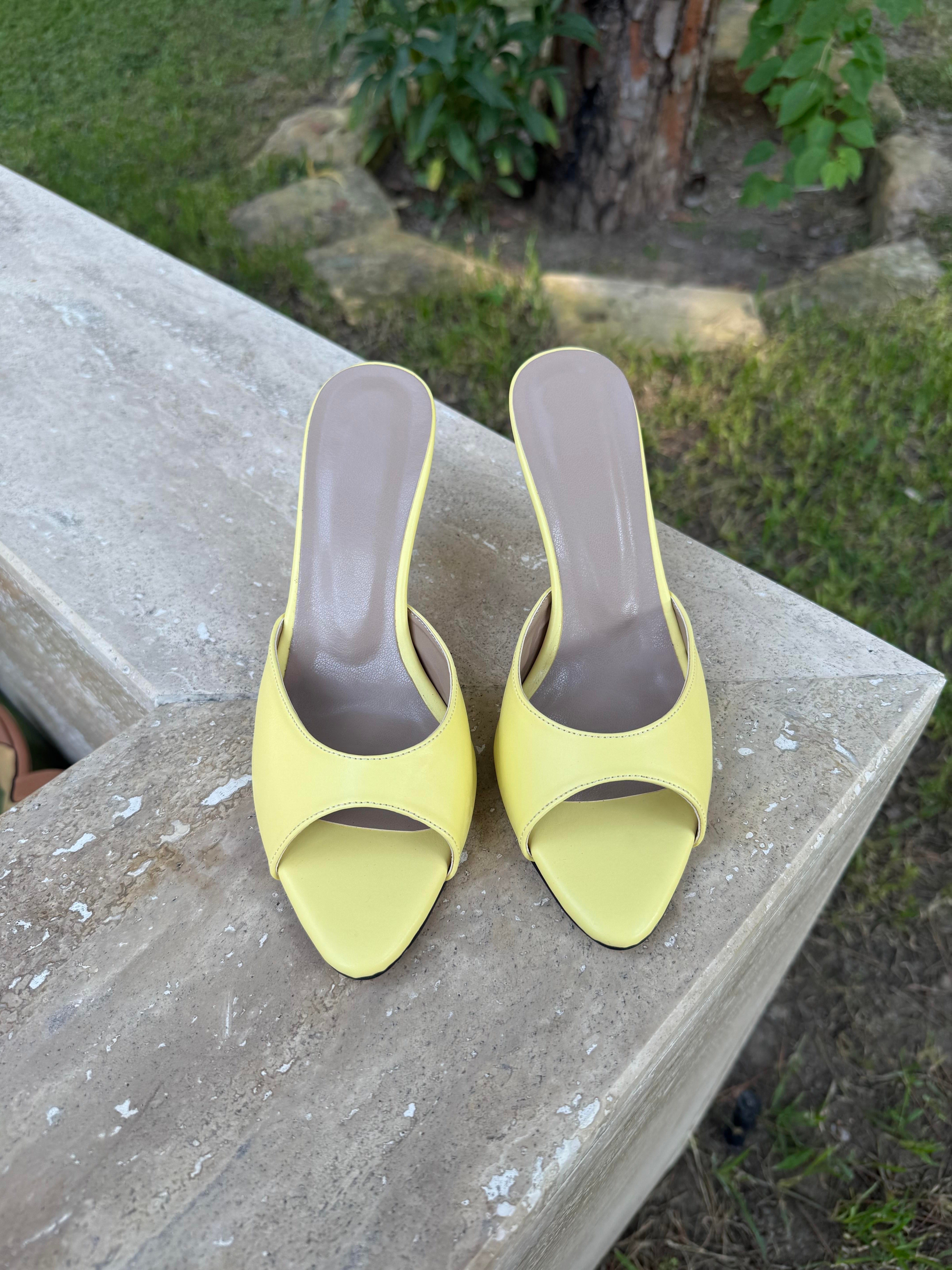 10481 Oval Sivri Burun Topuklu Terlik