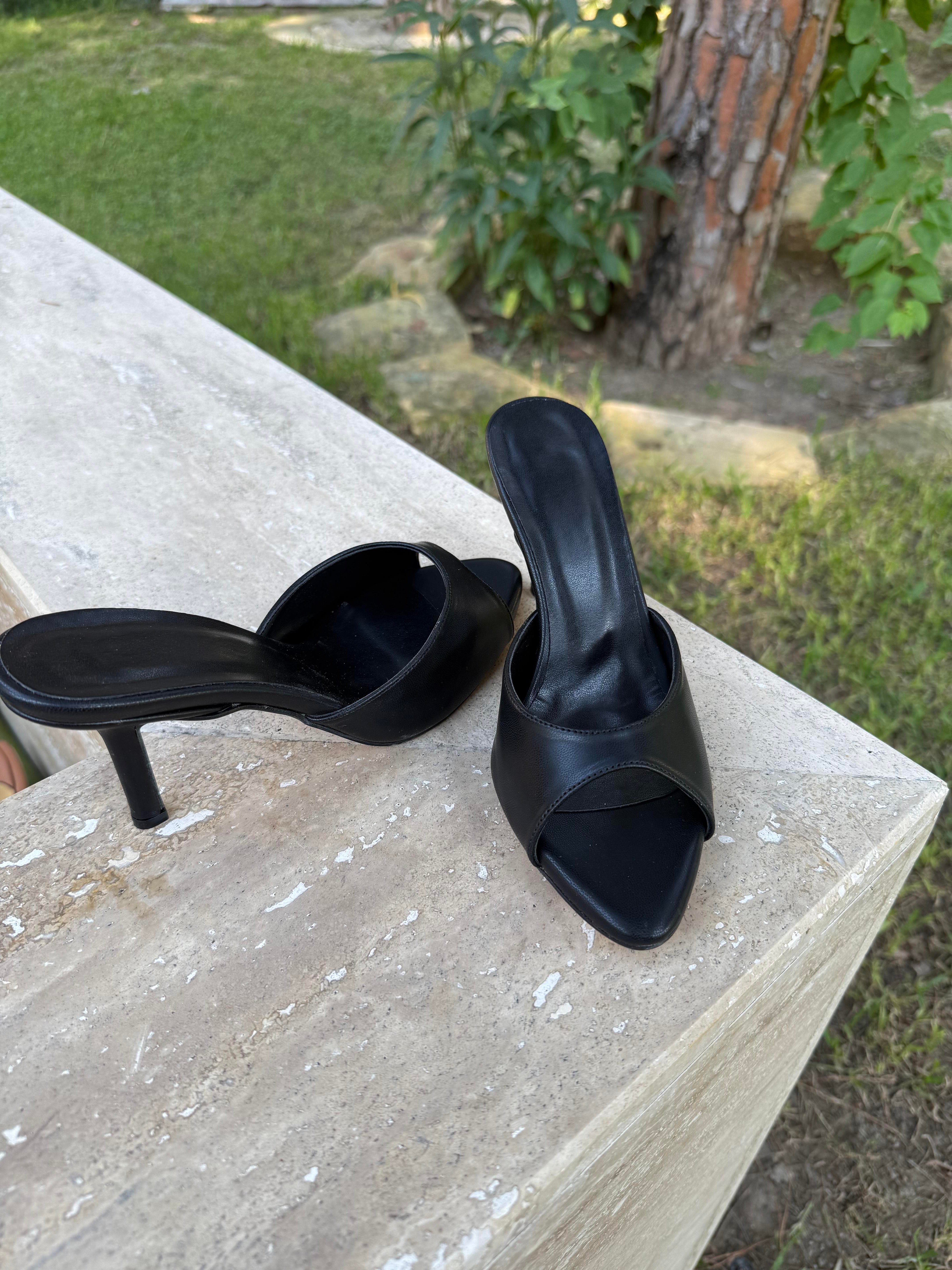 10481 Oval Sivri Burun Topuklu Terlik