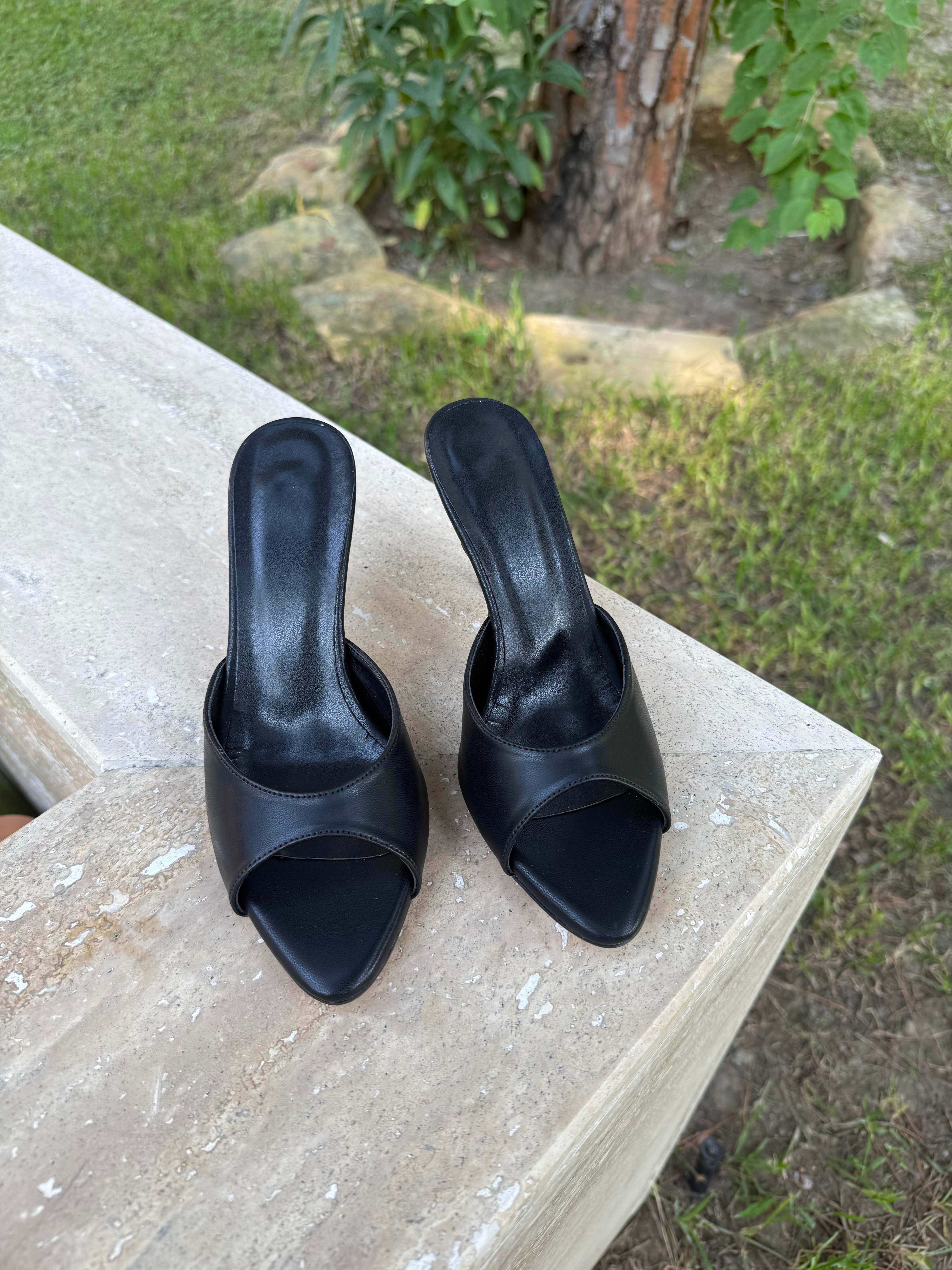 10481 Oval Sivri Burun Topuklu Terlik