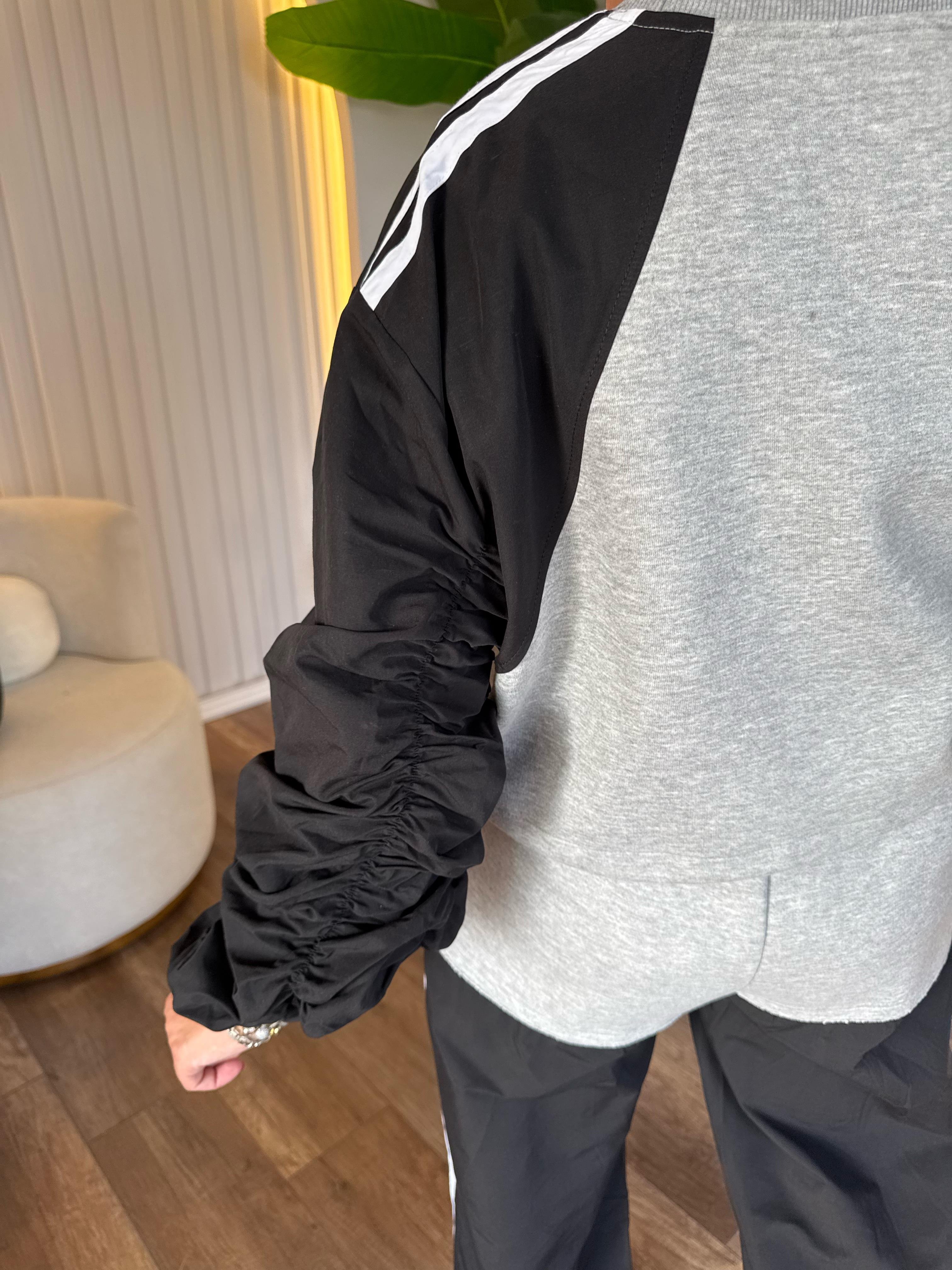 10532 Paraşüt Kumaş Detaylı Sweatshirt