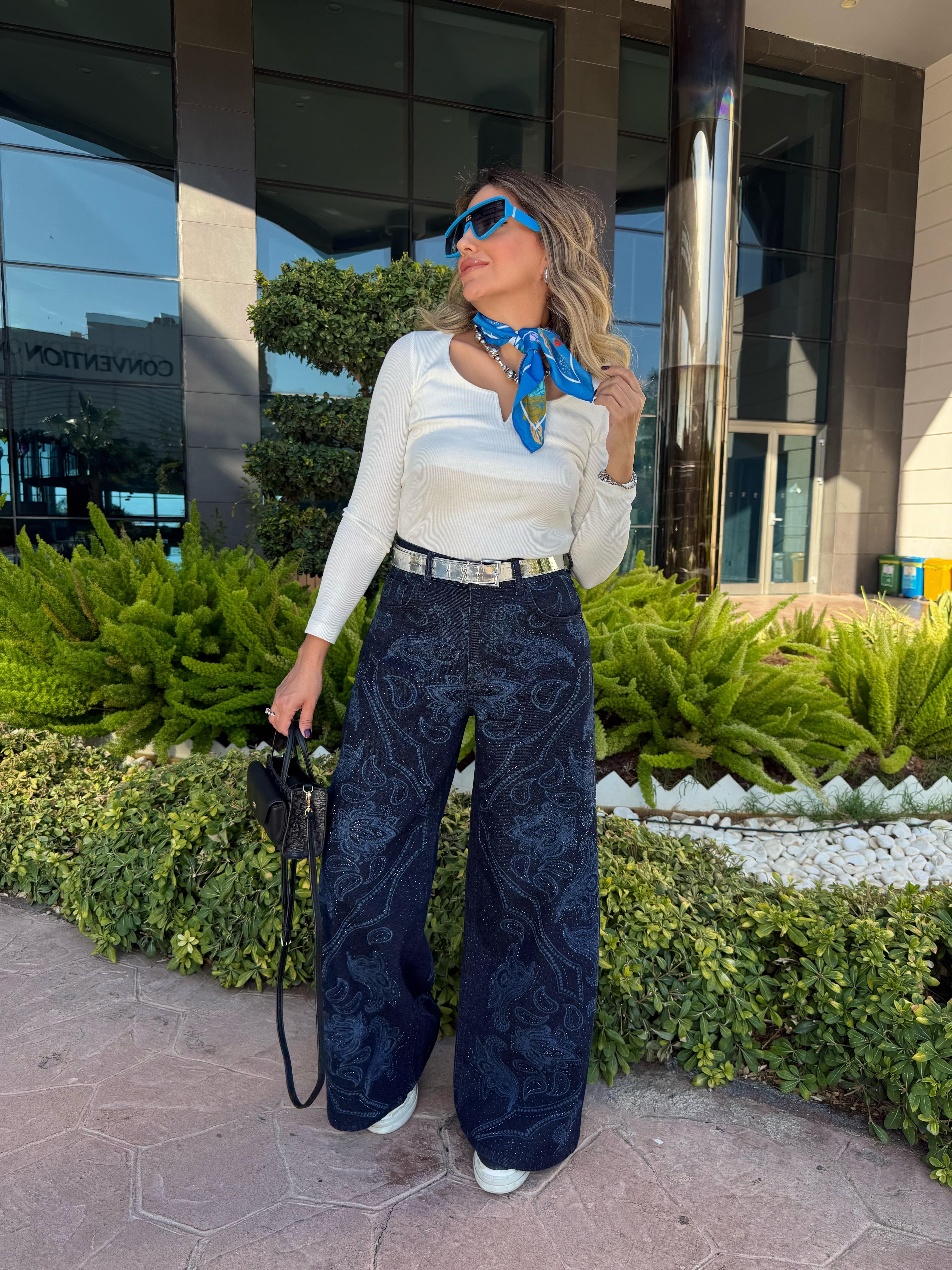 10899 Kendinden Desenli Taşlı Jean