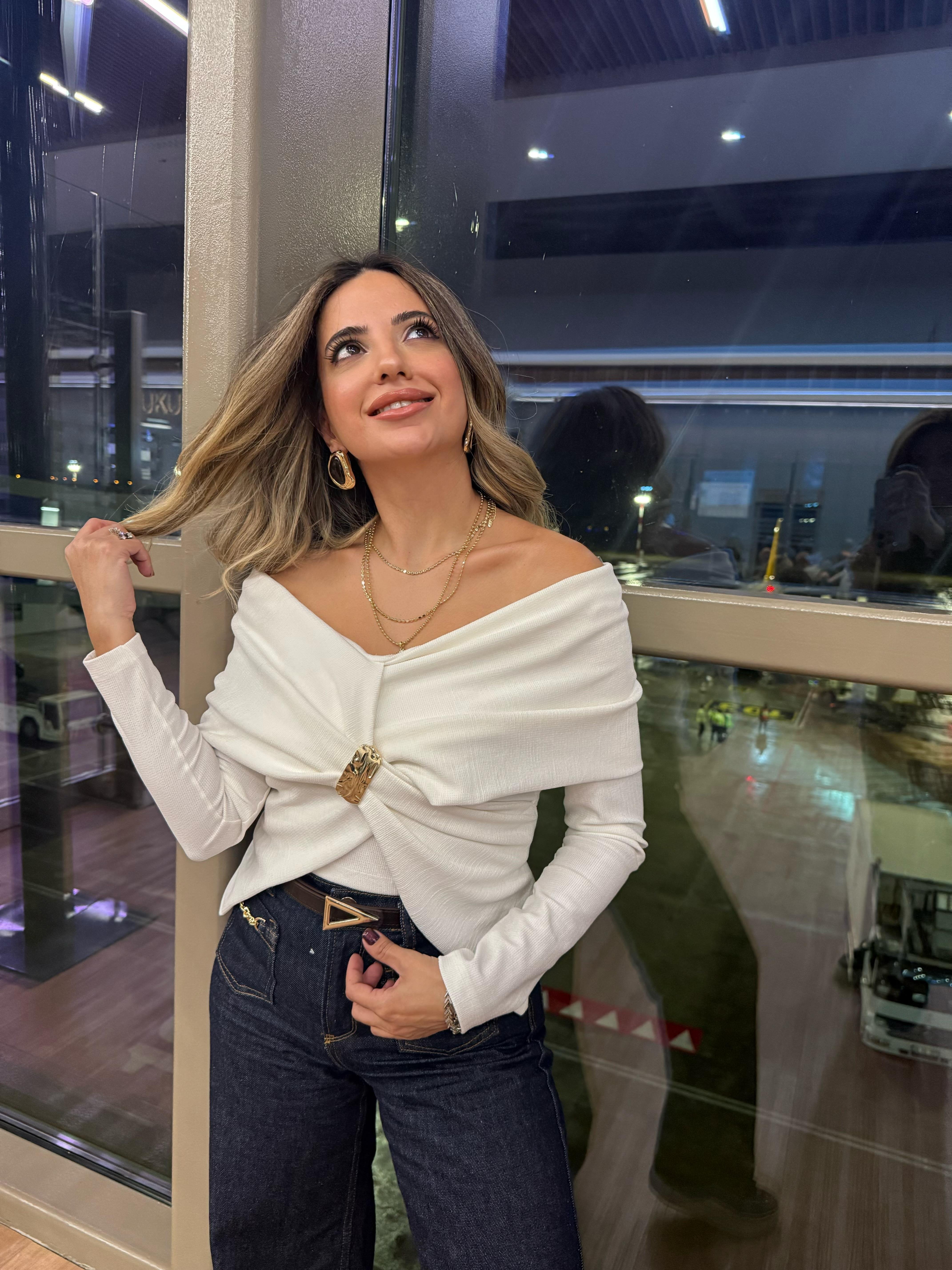 10939 Madonna Yaka Gold Detaylı Bluz