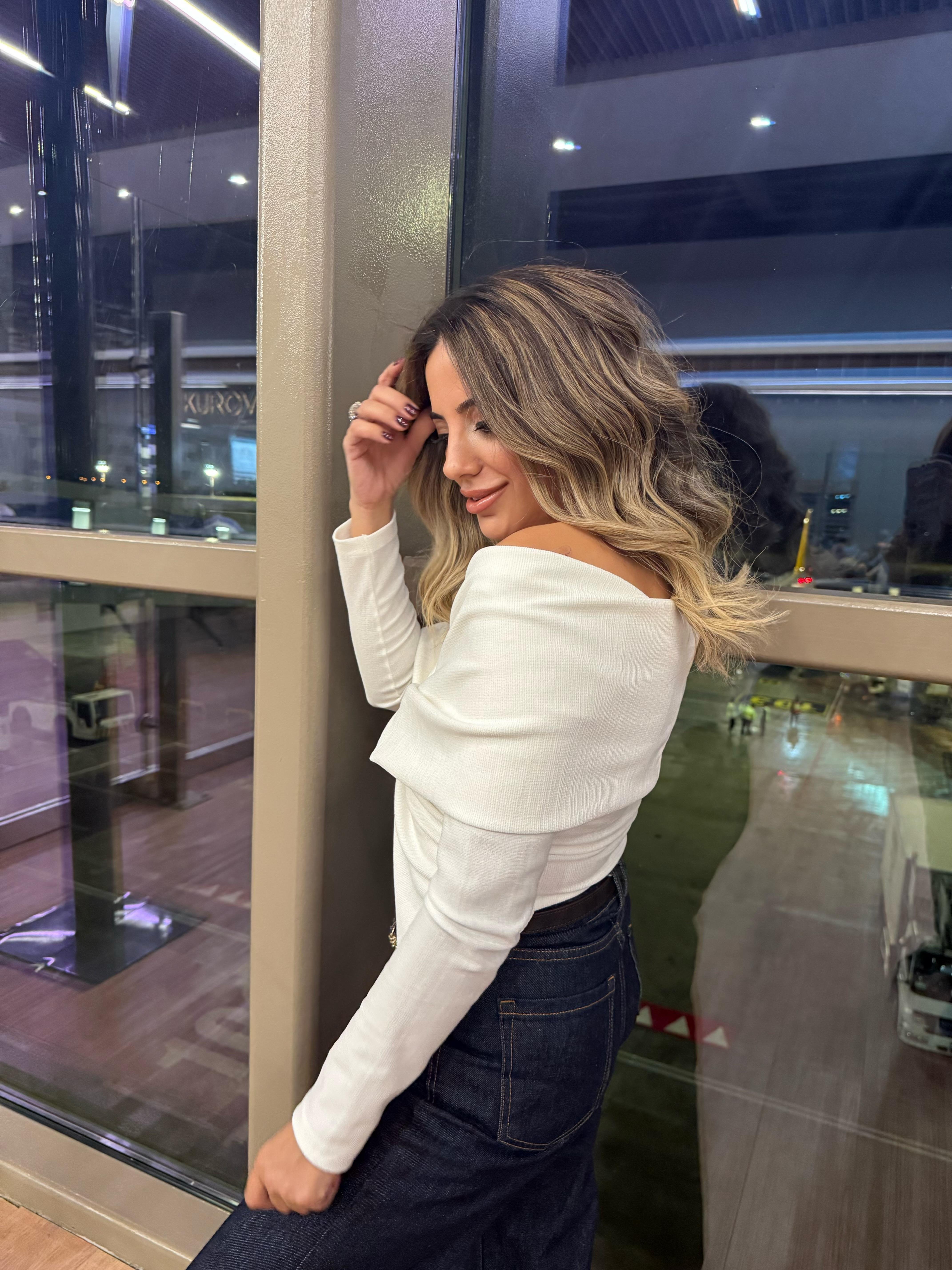 10939 Madonna Yaka Gold Detaylı Bluz