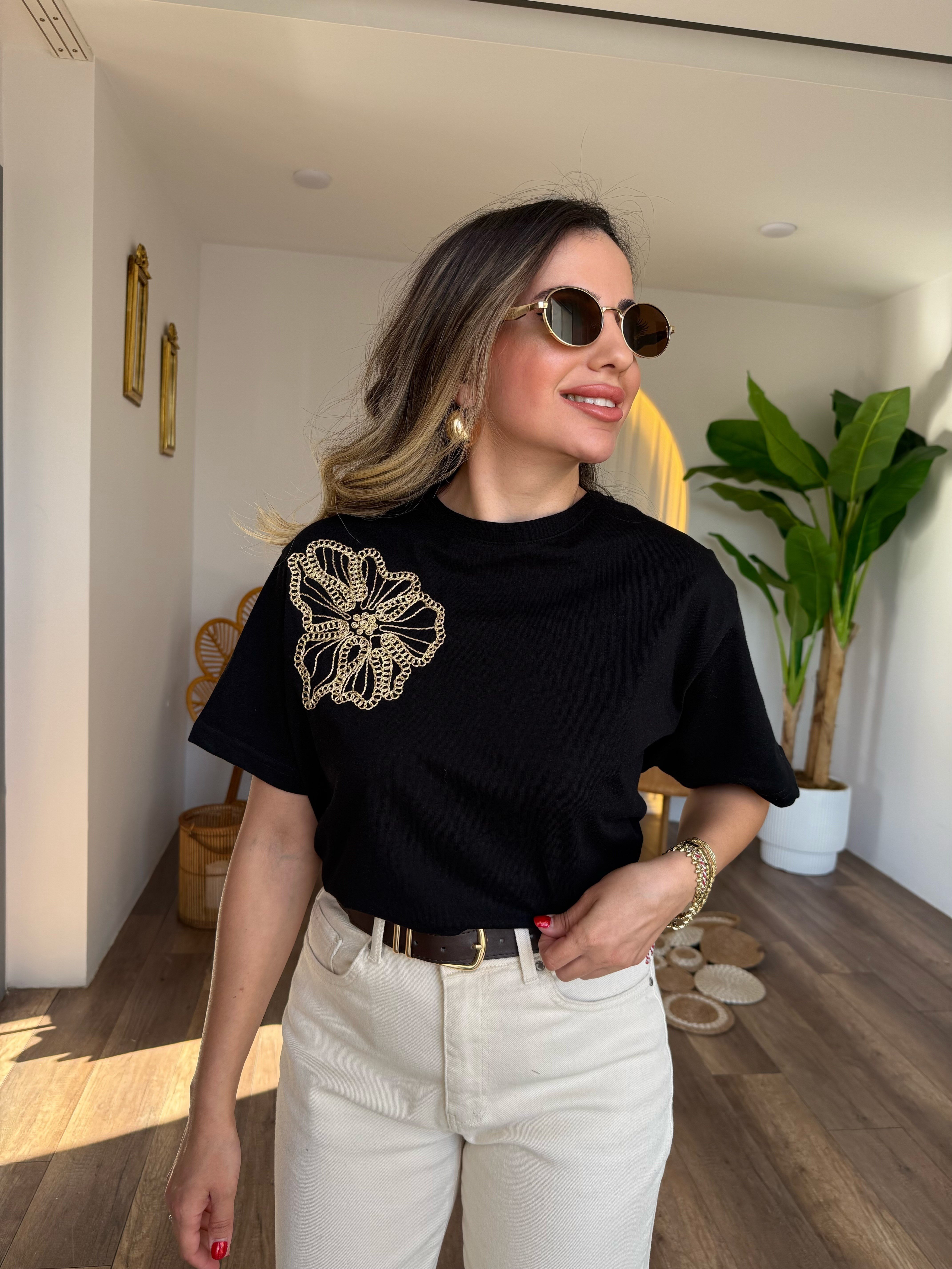 11421 Çiçek İşlemeli Tshirt