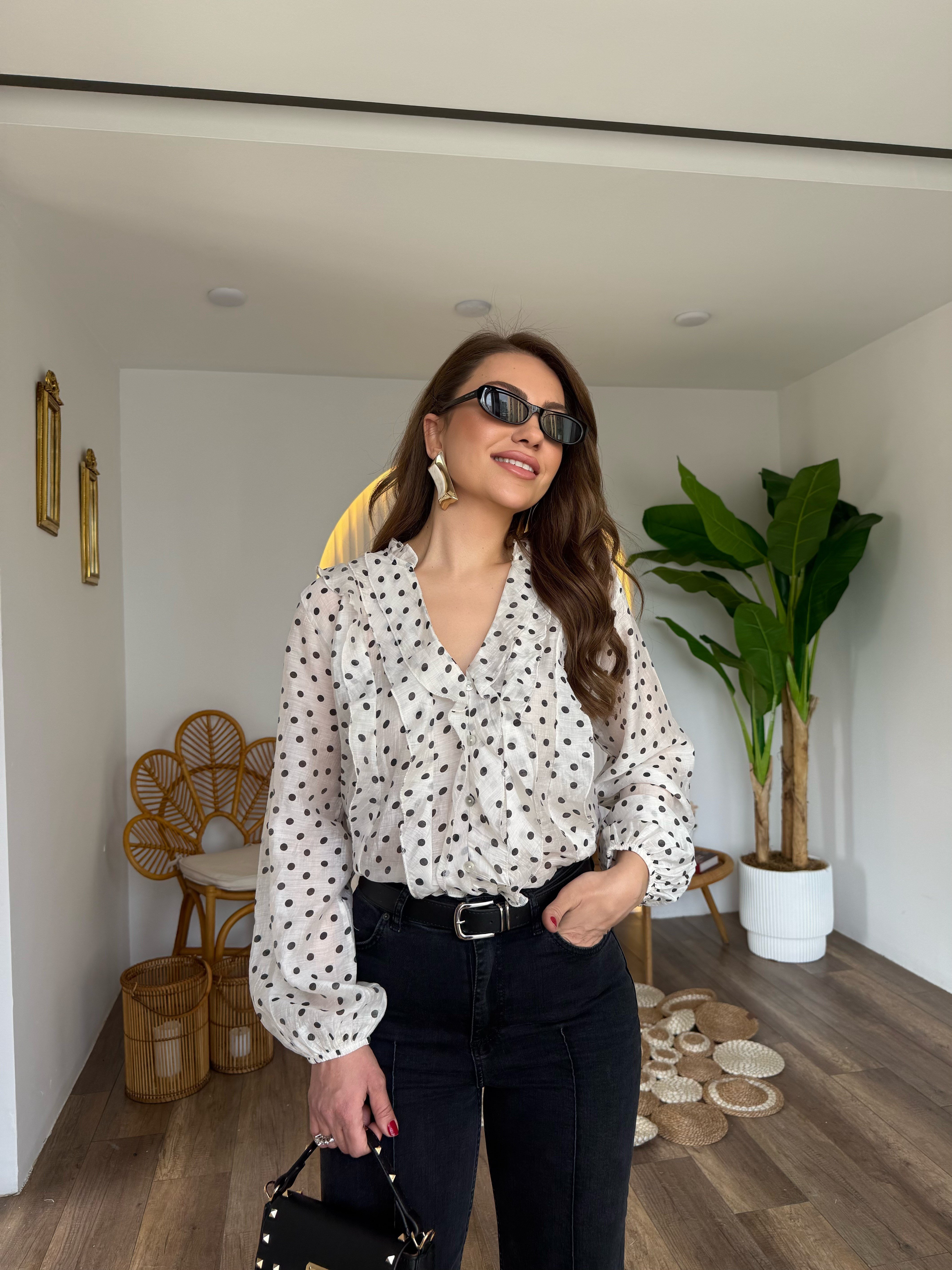 11566 Puantiye Detaylı Fırfırlı Bluz