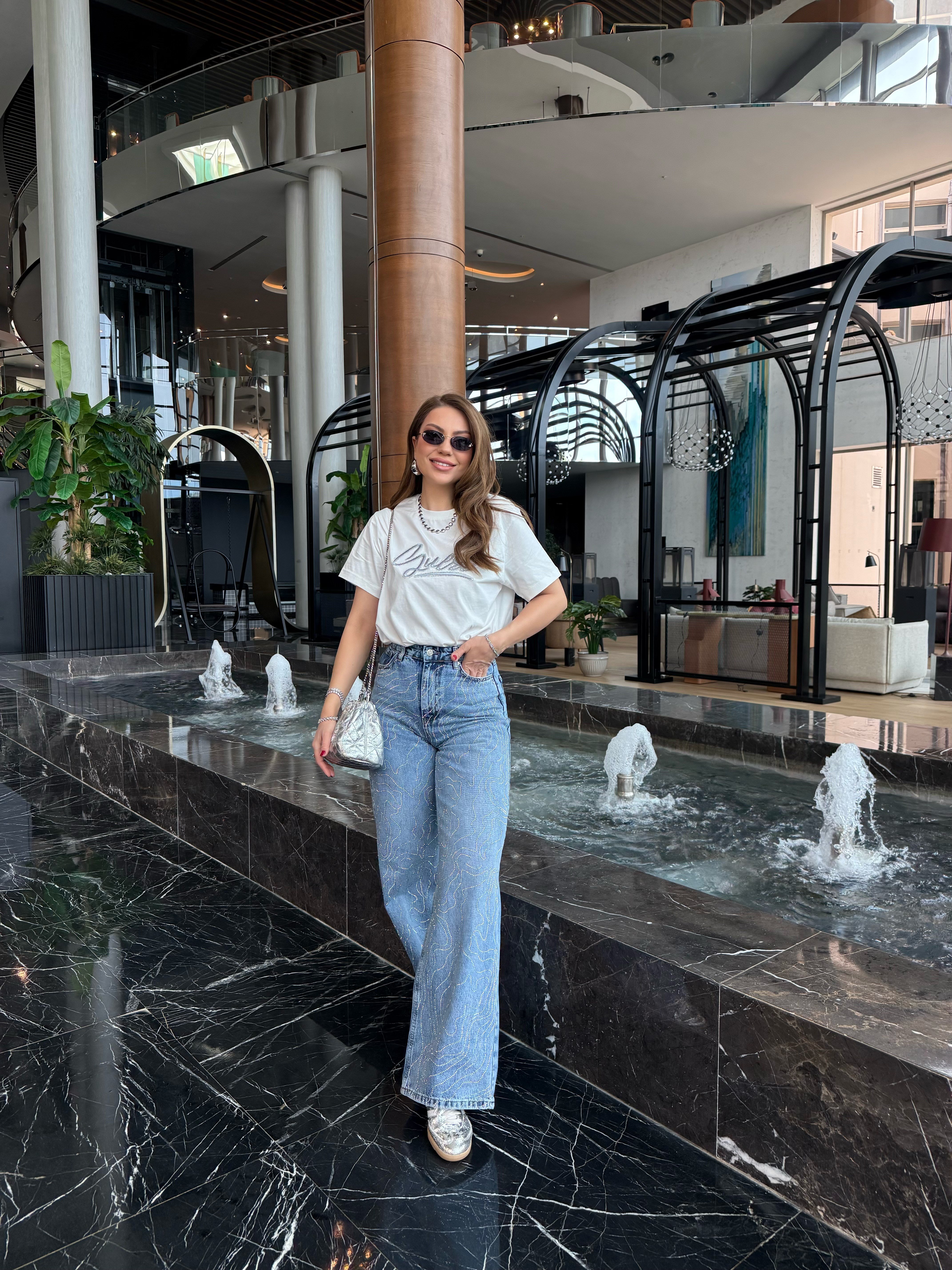 11587 Gu. Gri Taşlı Nakışlı Tshirt