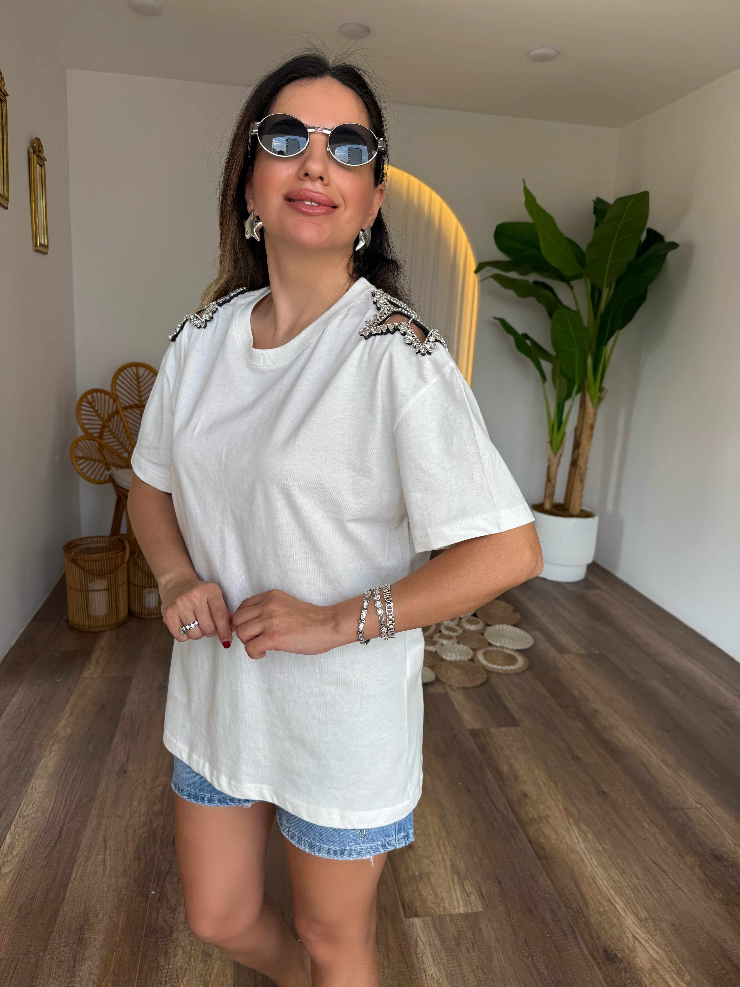 11588 Omuzu Taşlı Yıldızlı Tshirt