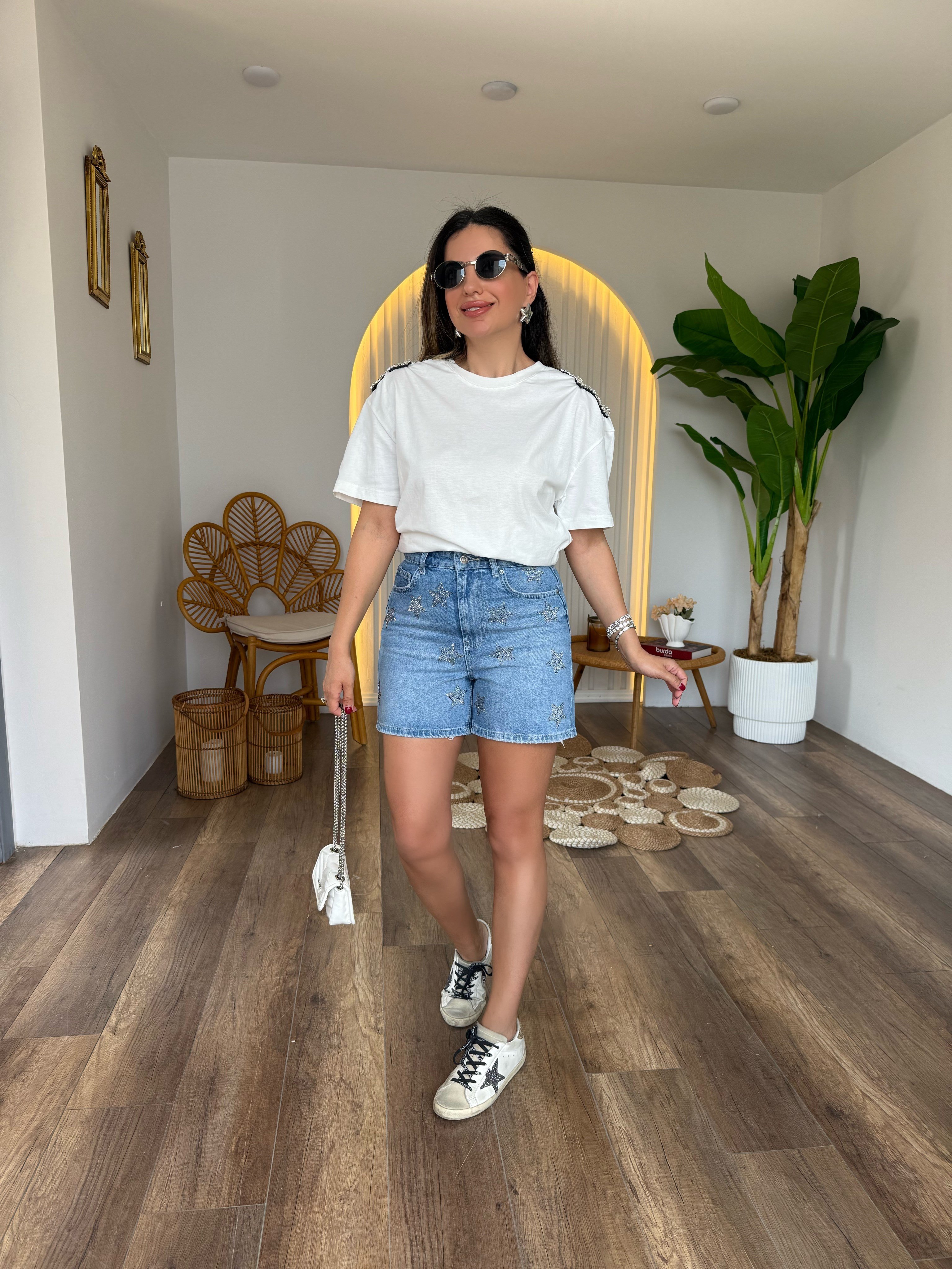 11588 Omuzu Taşlı Yıldızlı Tshirt