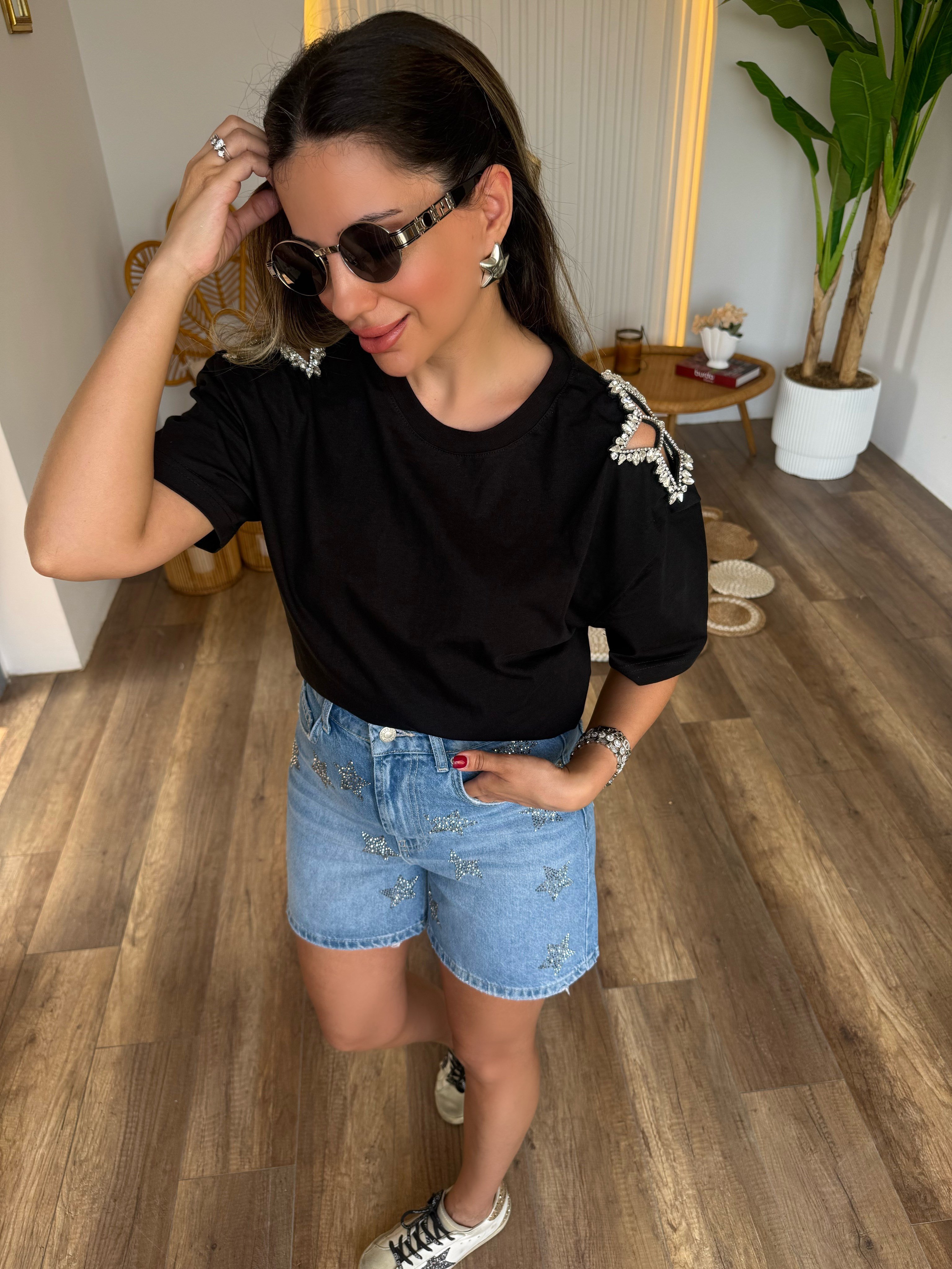 11588 Omuzu Taşlı Yıldızlı Tshirt