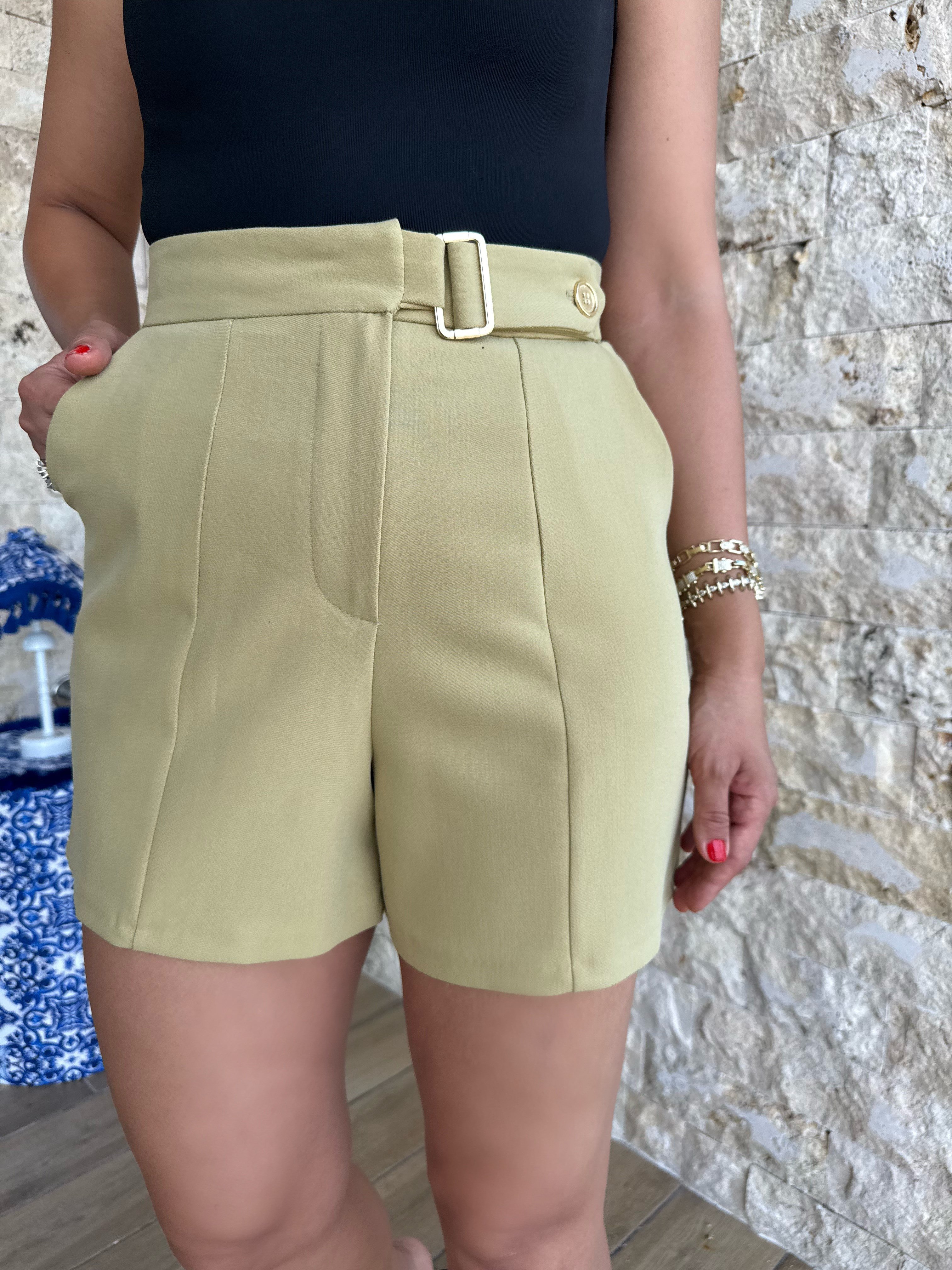 11928 Beli Gold Toka Detaylı Orj Şort