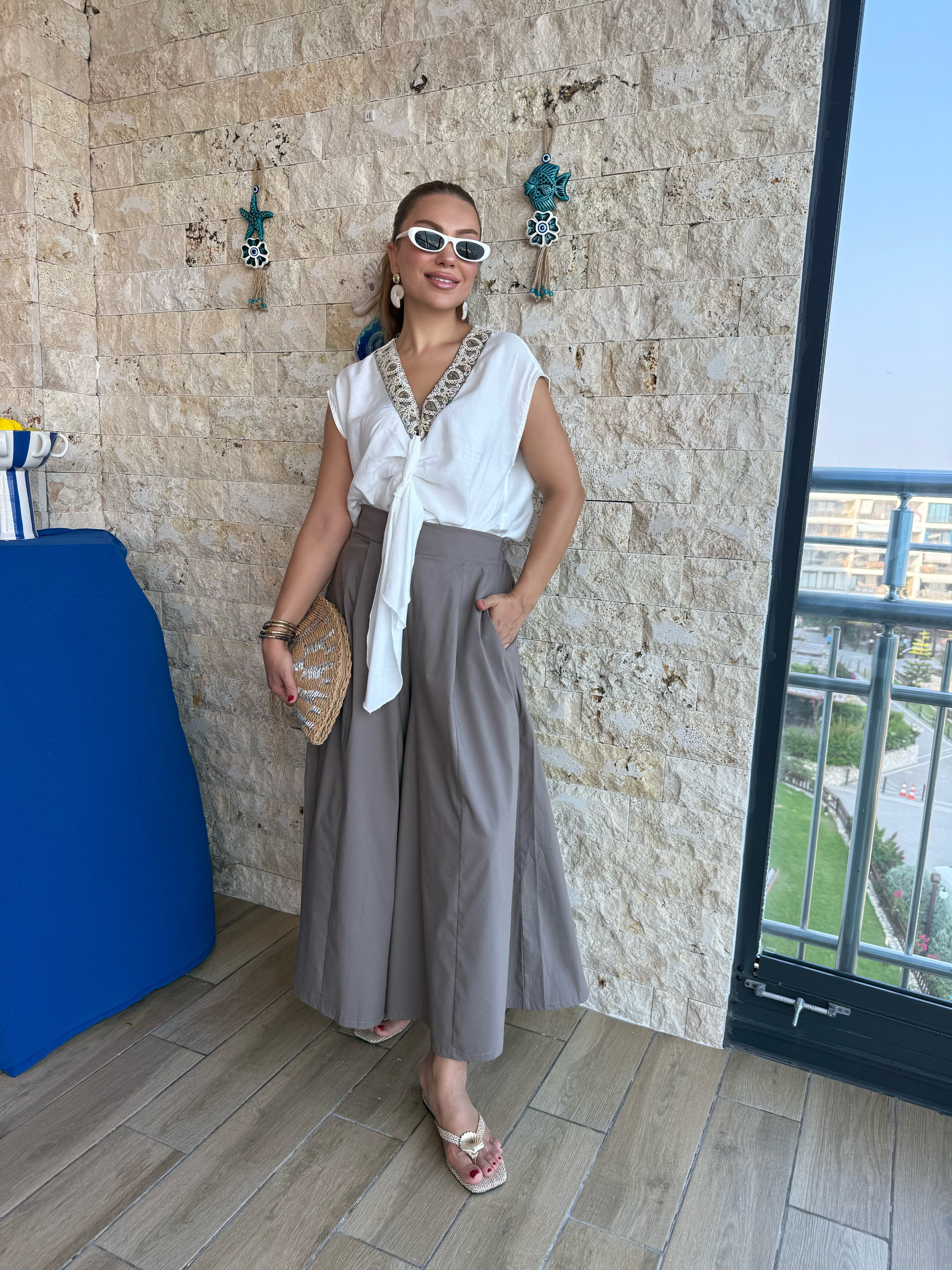 12100 V Nakış İşlemeli Bluz