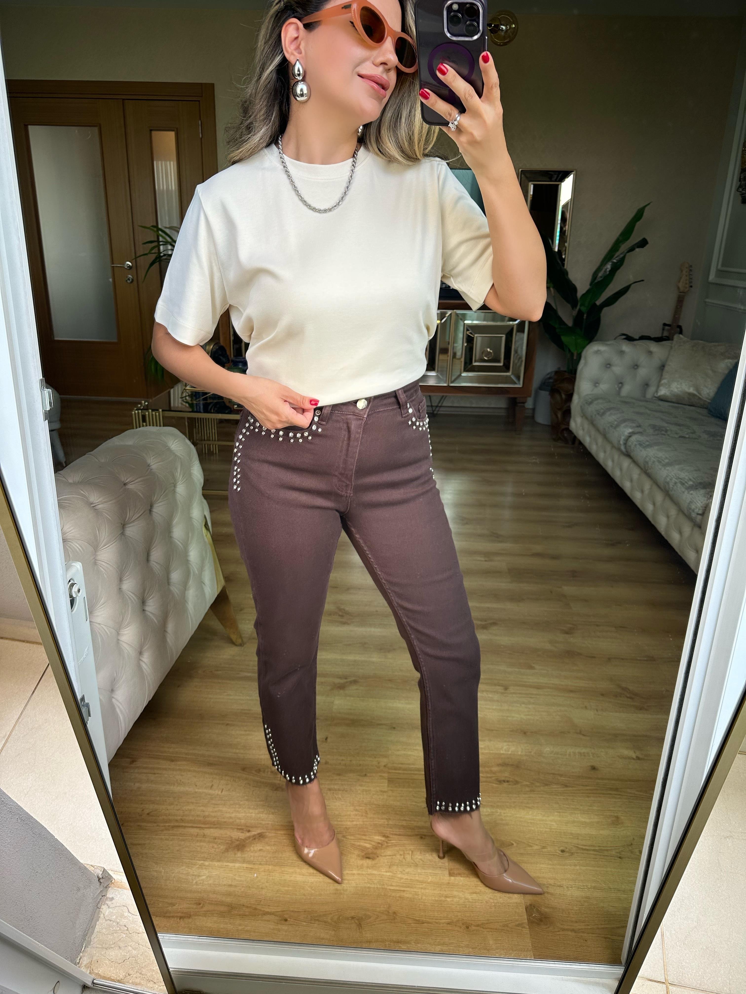 8597 Cepleri ve Paçaları Taşlı Mom Jean