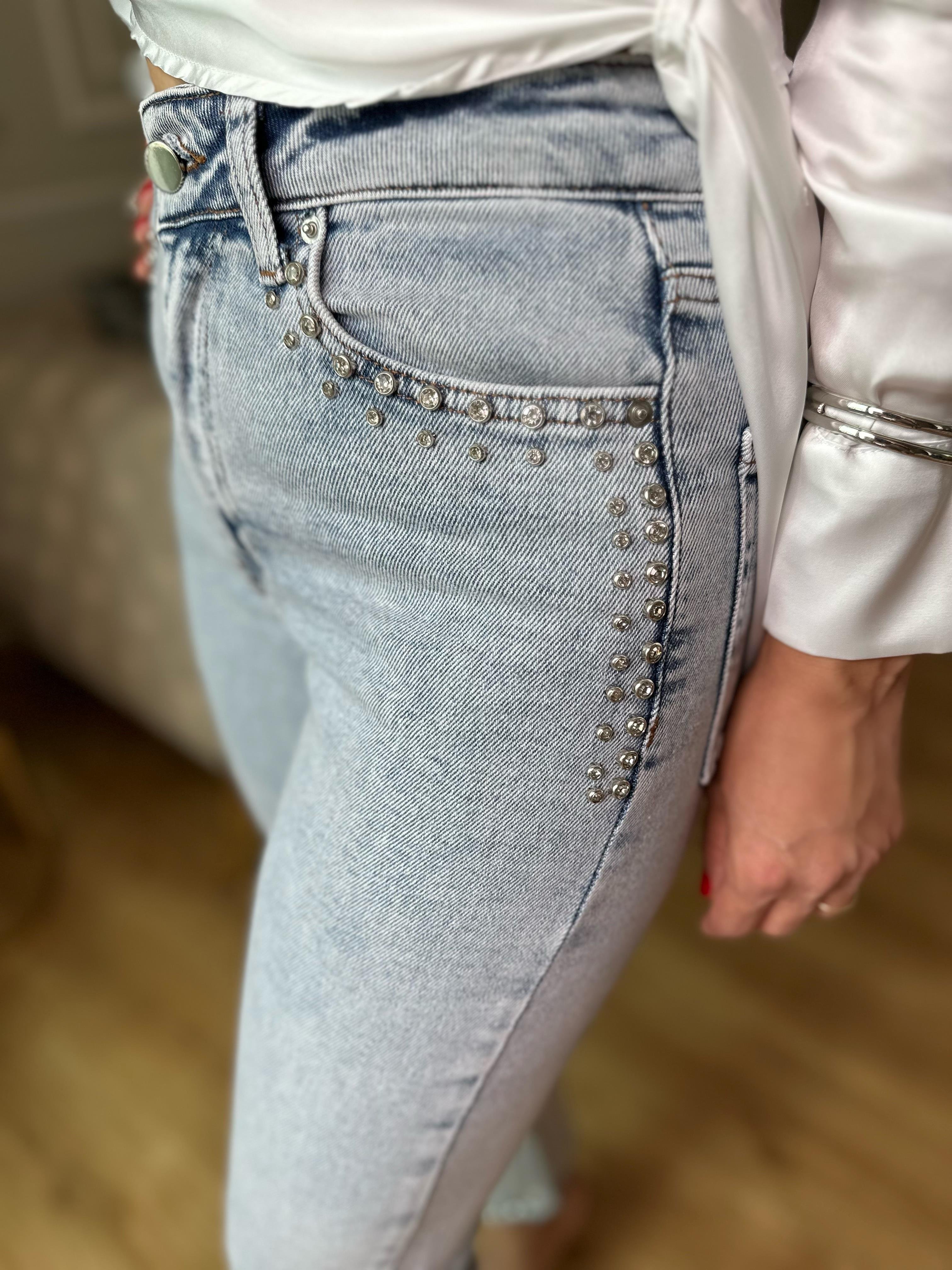 8597 Cepleri ve Paçaları Taşlı Mom Jean
