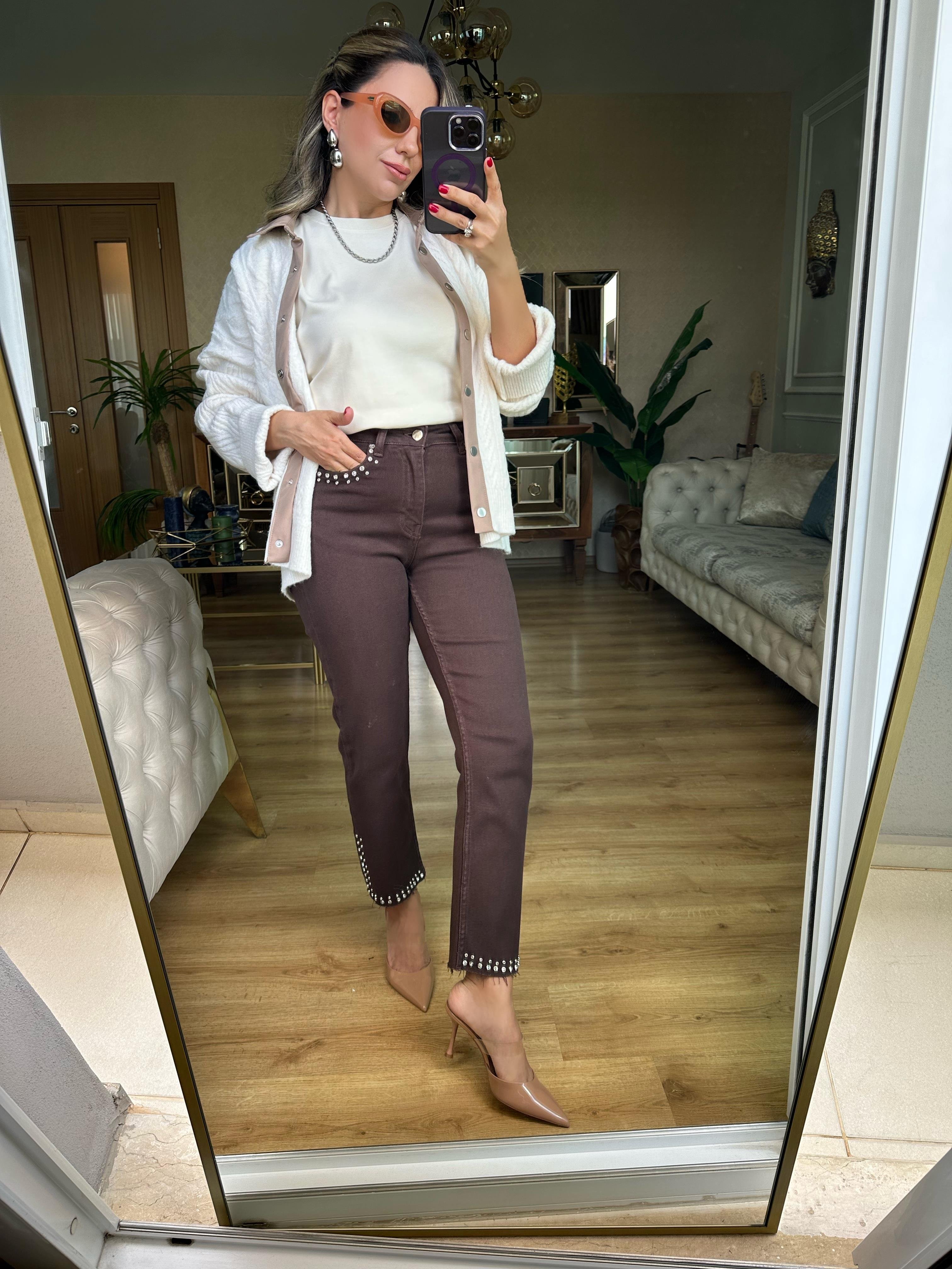 8597 Cepleri ve Paçaları Taşlı Mom Jean