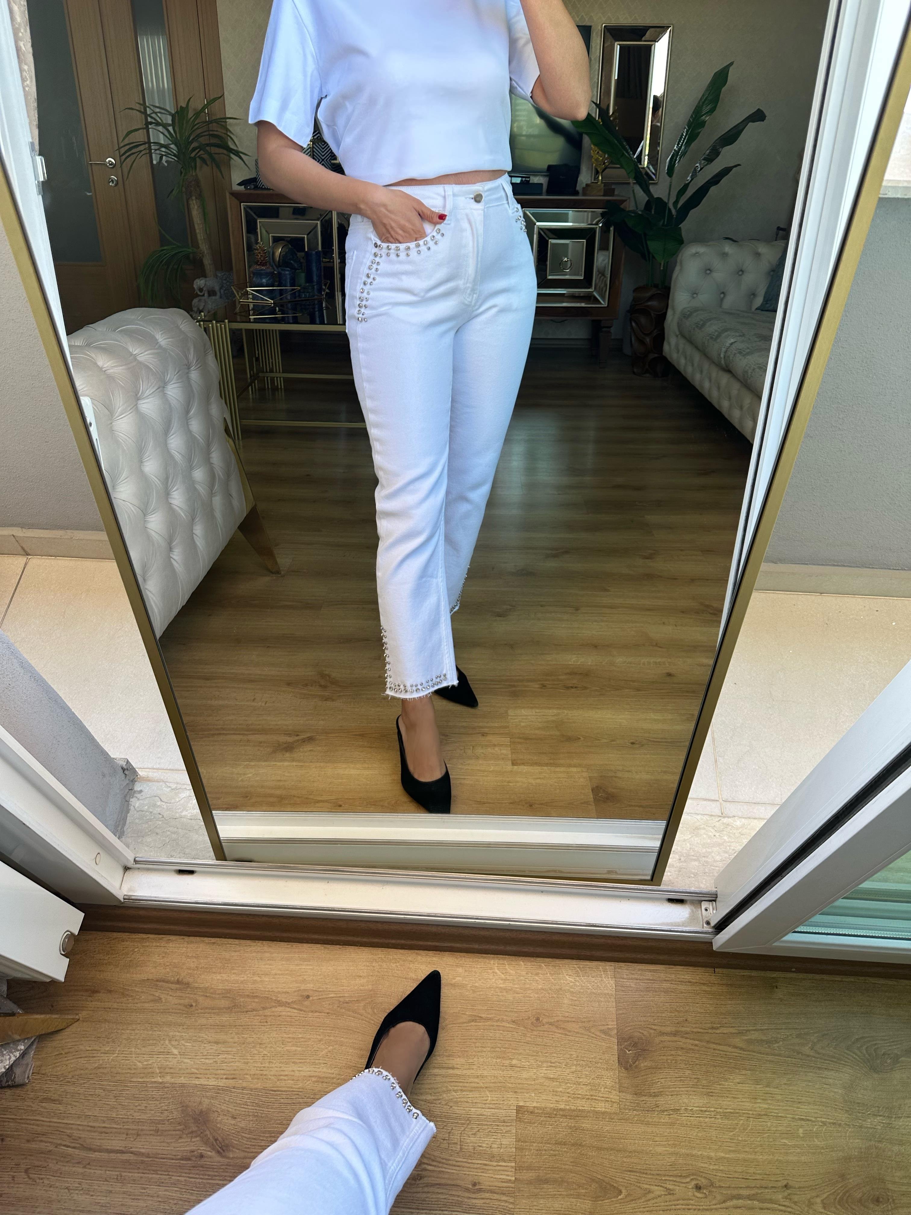 8597 Cepleri ve Paçaları Taşlı Mom Jean