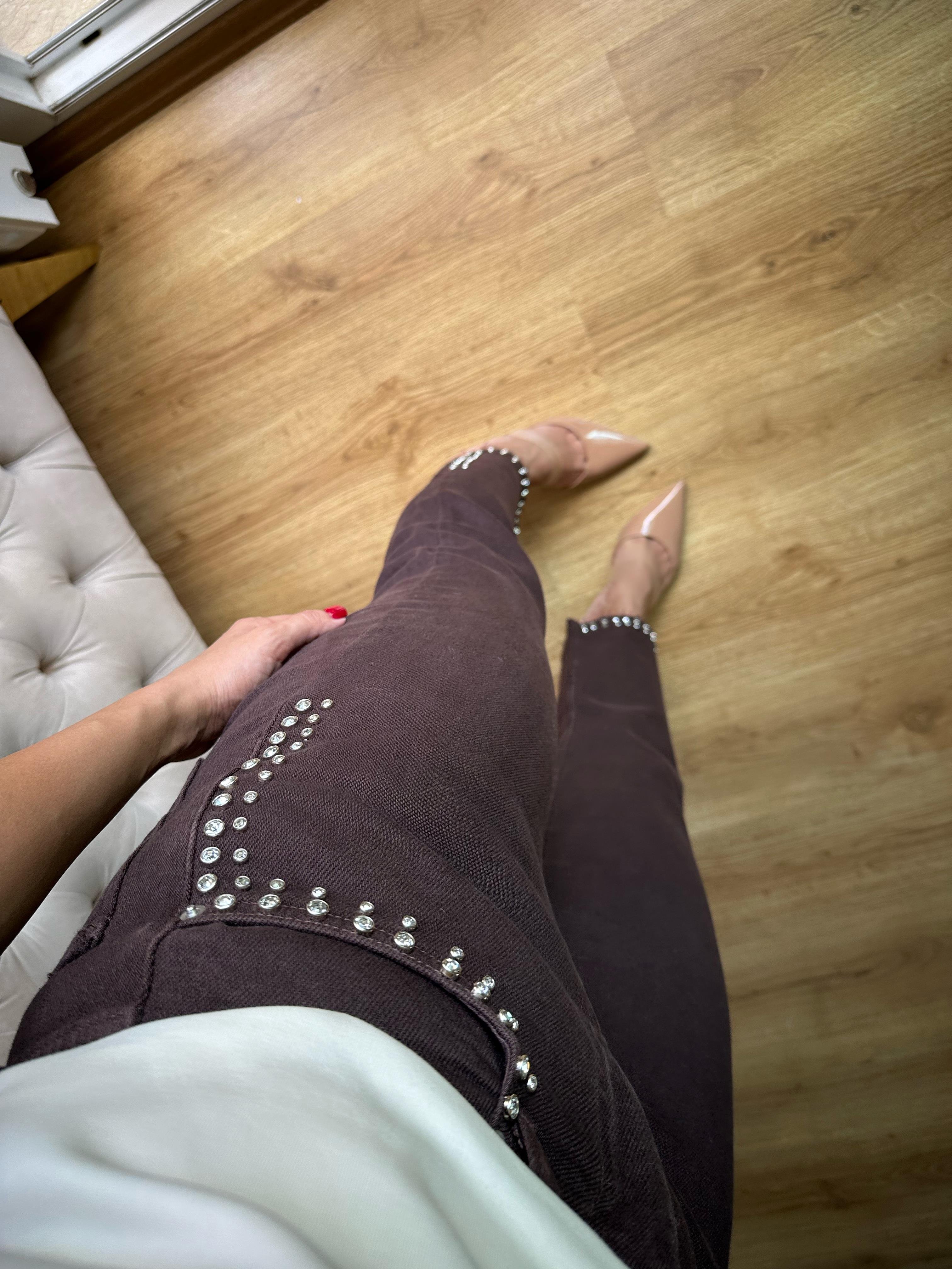 8597 Cepleri ve Paçaları Taşlı Mom Jean