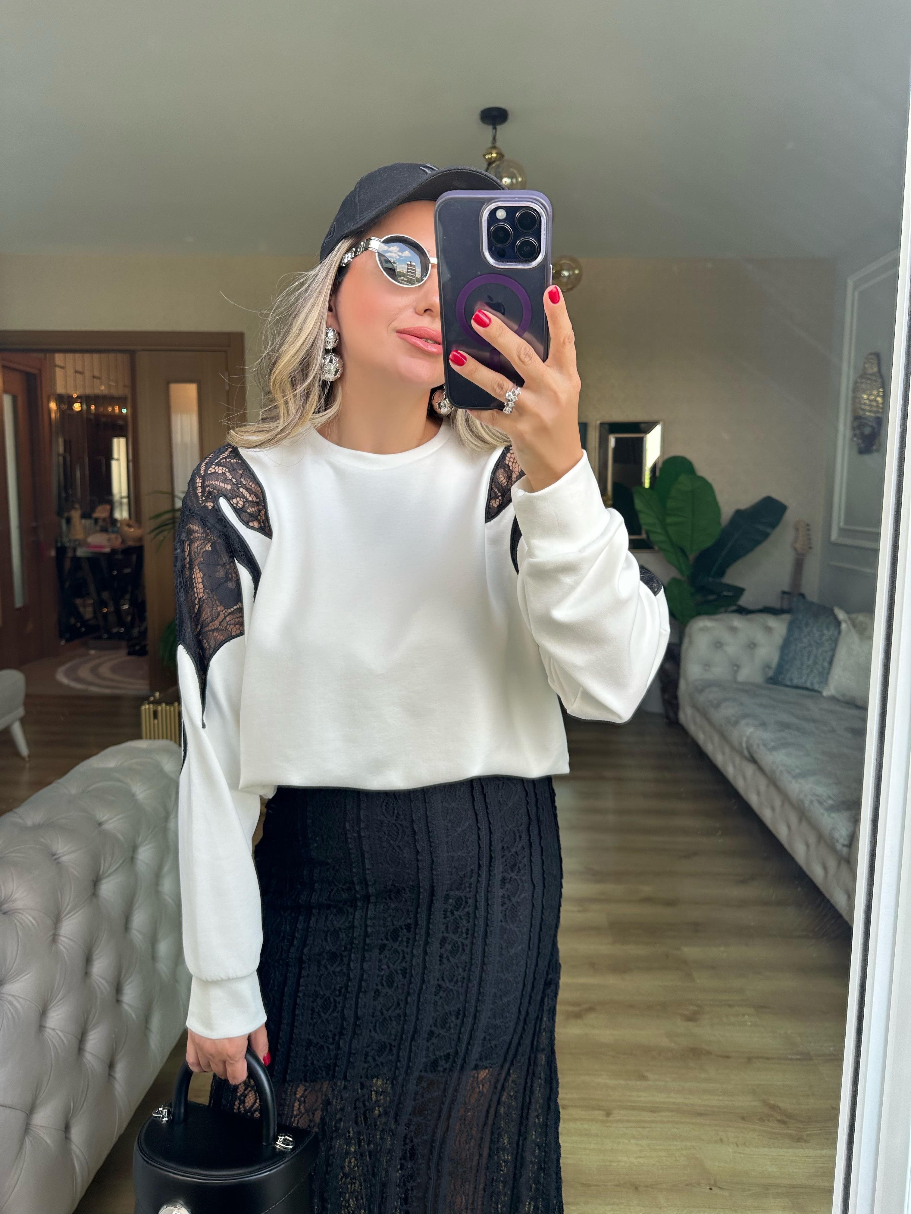 8621 Lazer Güpür Nakışlı Sweatshirt