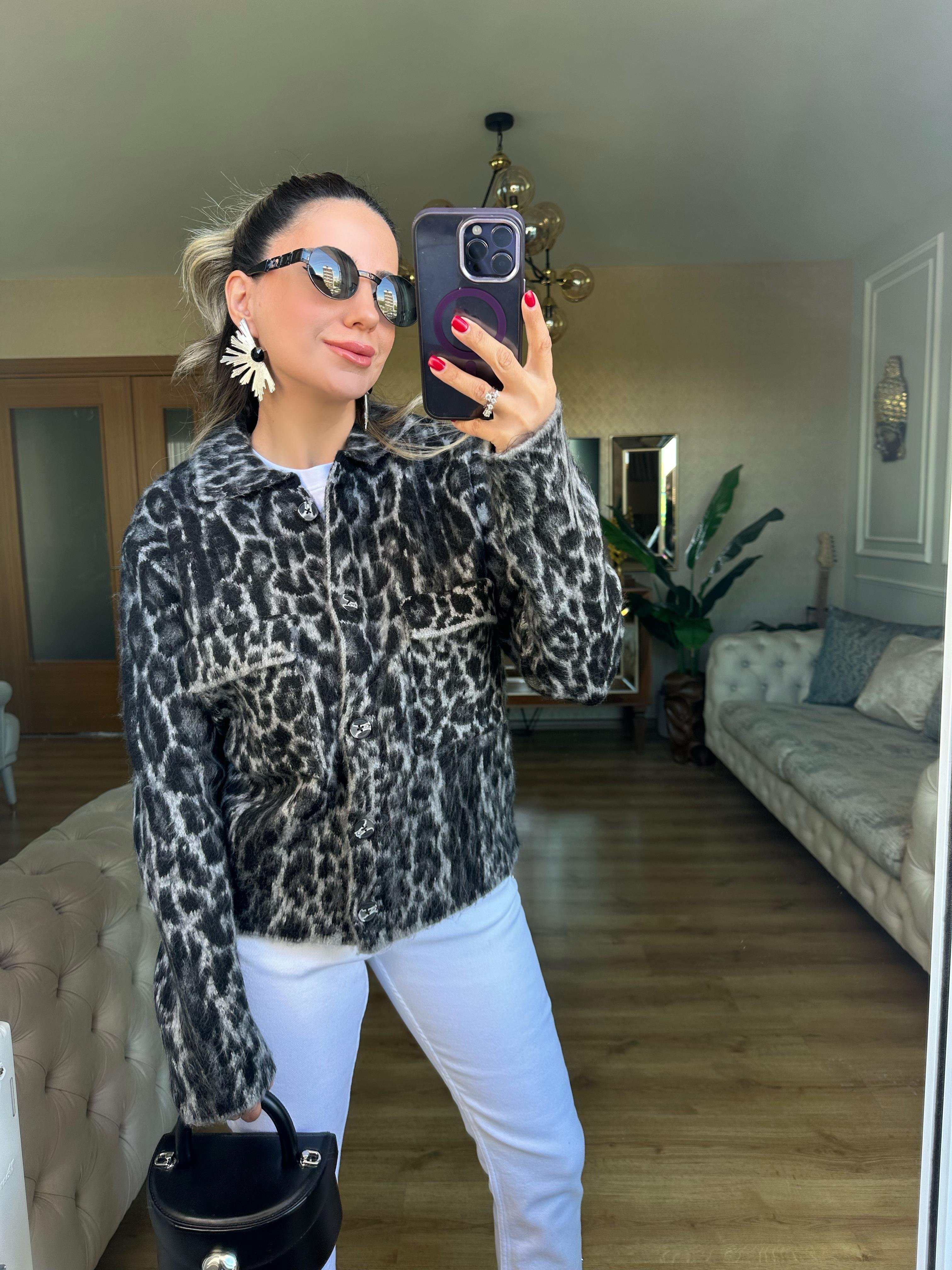 8813 Leopar Desenli Siyah Hırka