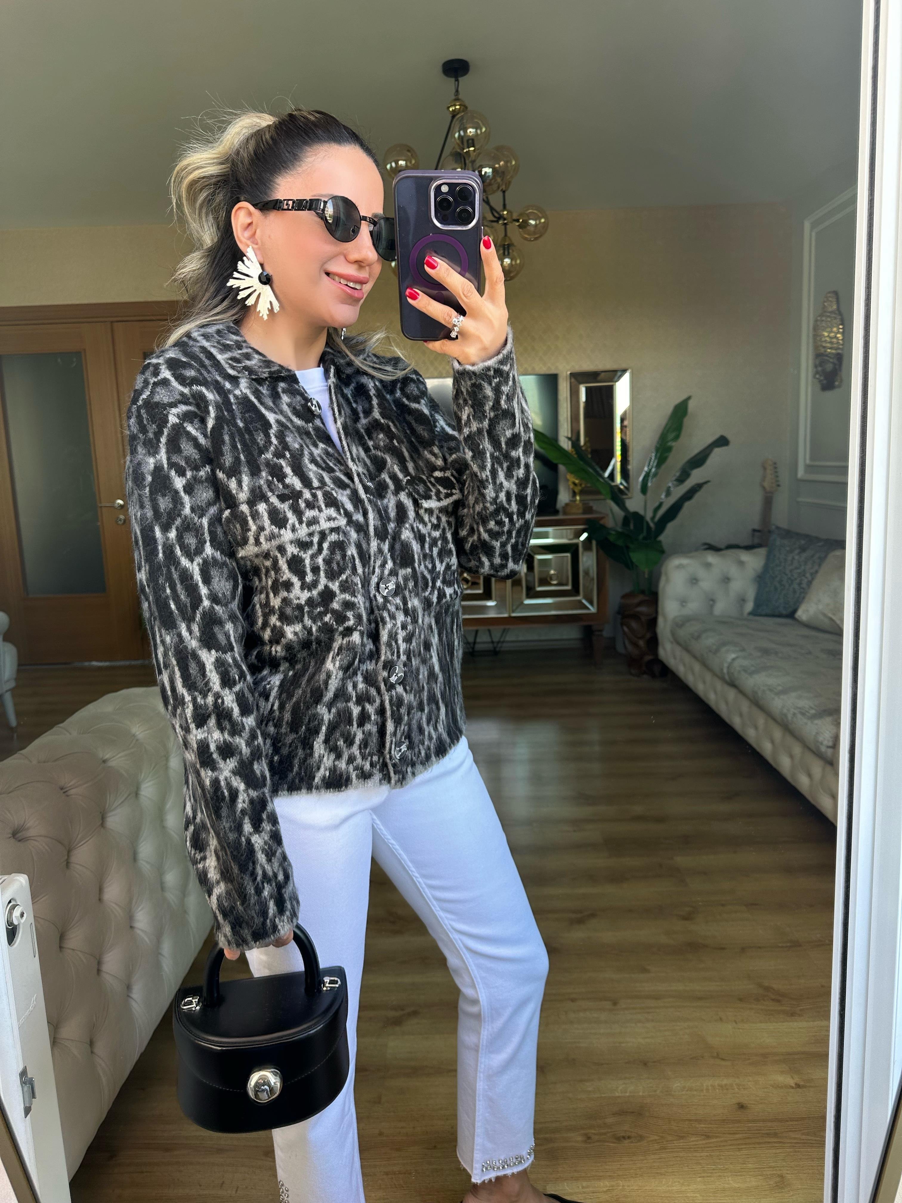 8813 Leopar Desenli Siyah Hırka
