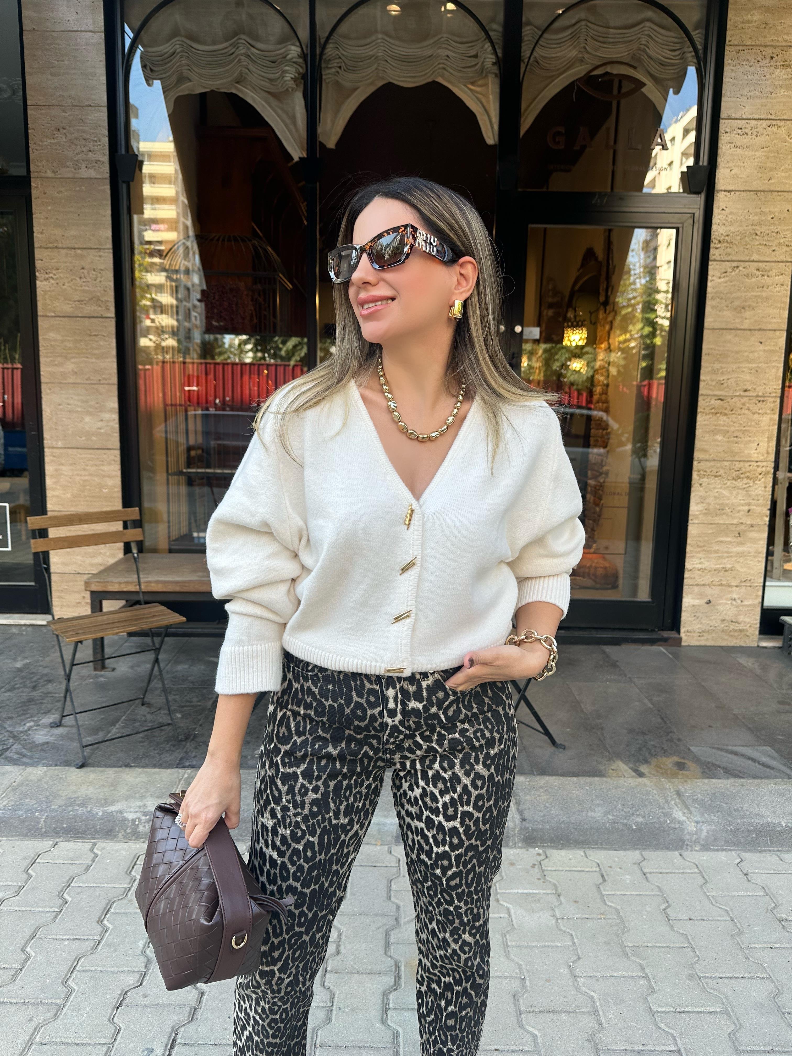 8928 Gold Düğme Detaylı V Yaka Hırka