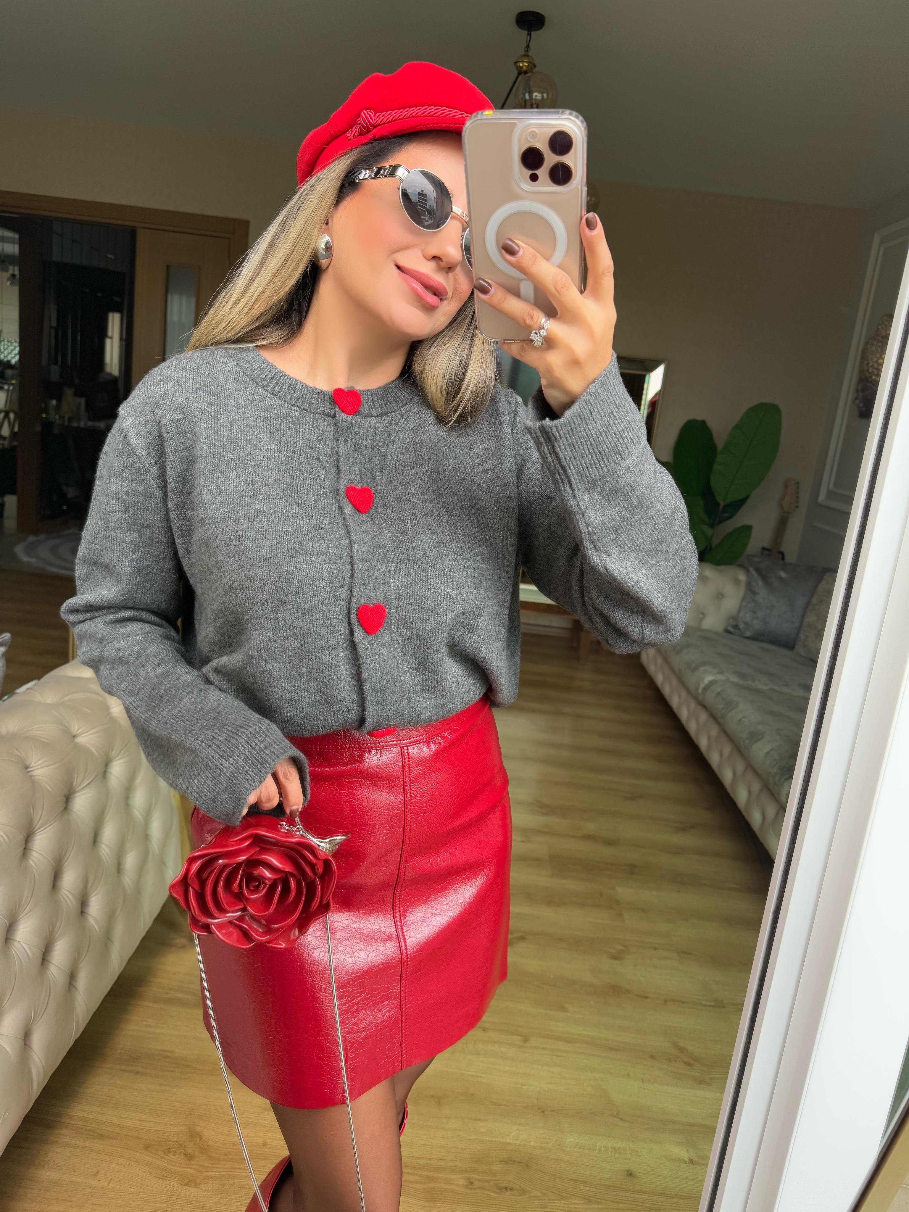 8939 Kalp Düğmeli Hırka