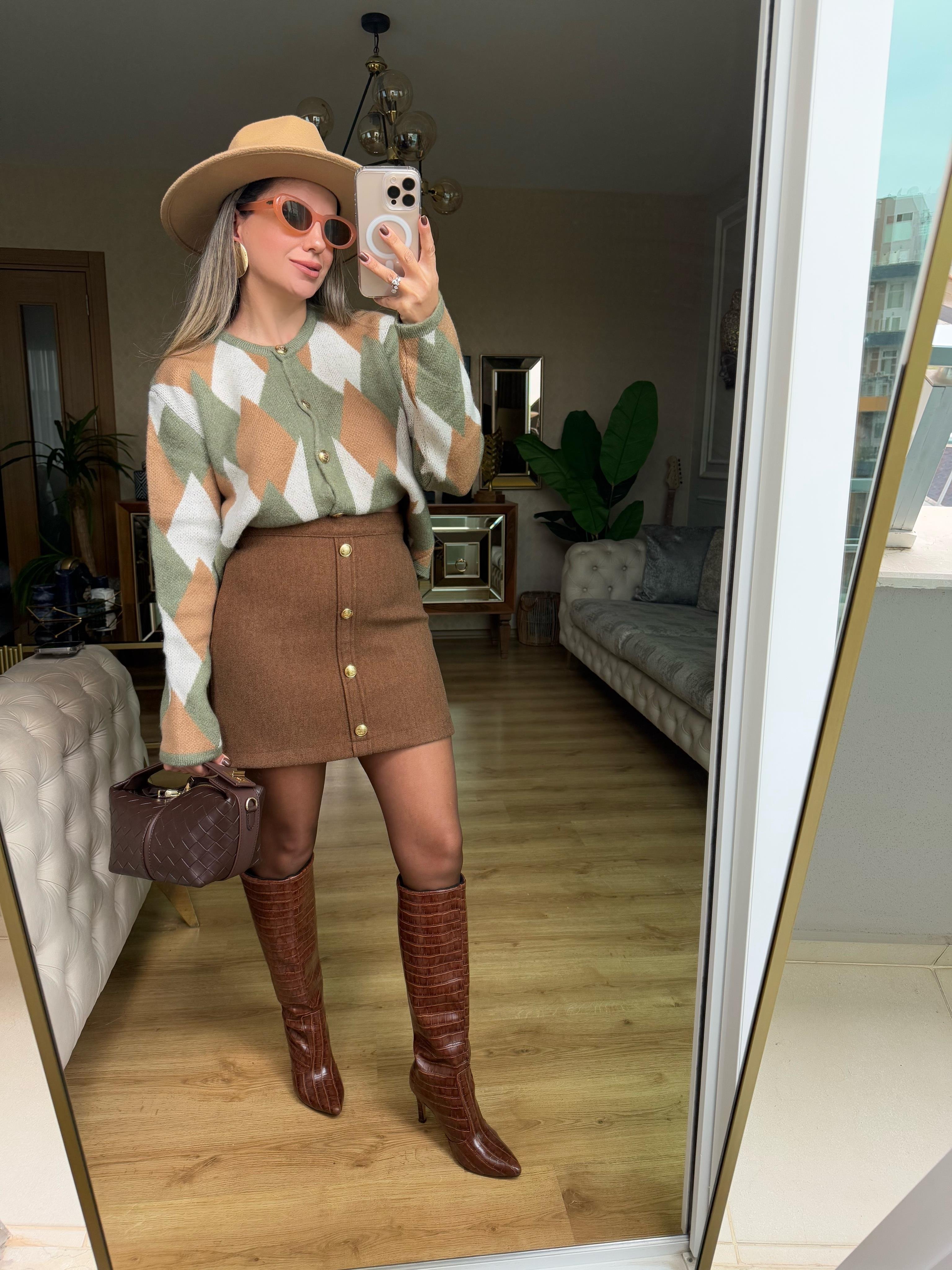 8957 Düğmeli Mini Etek