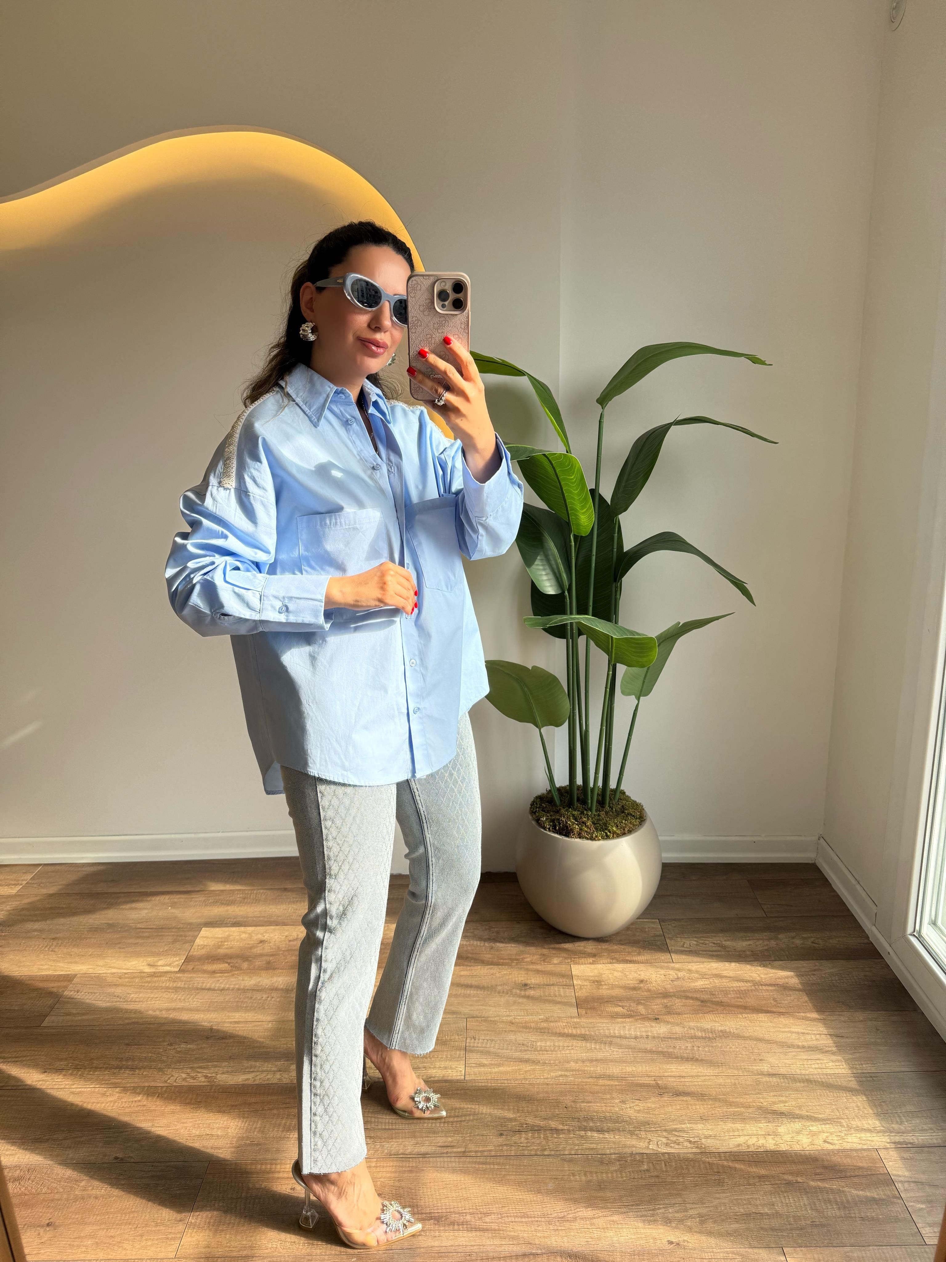 9543 Omuzu Boncuk Detaylı Gömlek