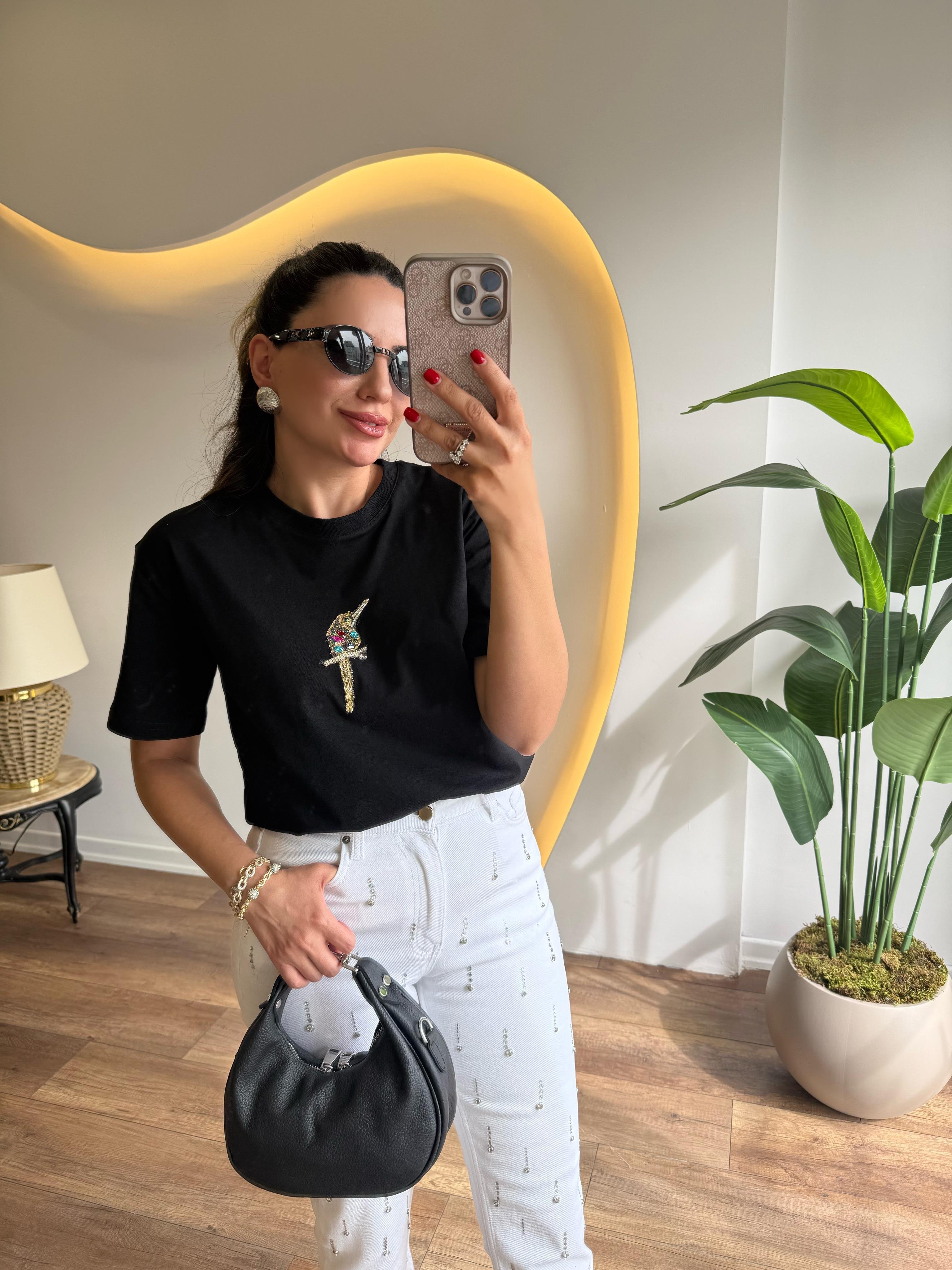 9585 Renkli Taşlı Kuş Detaylı Tshirt
