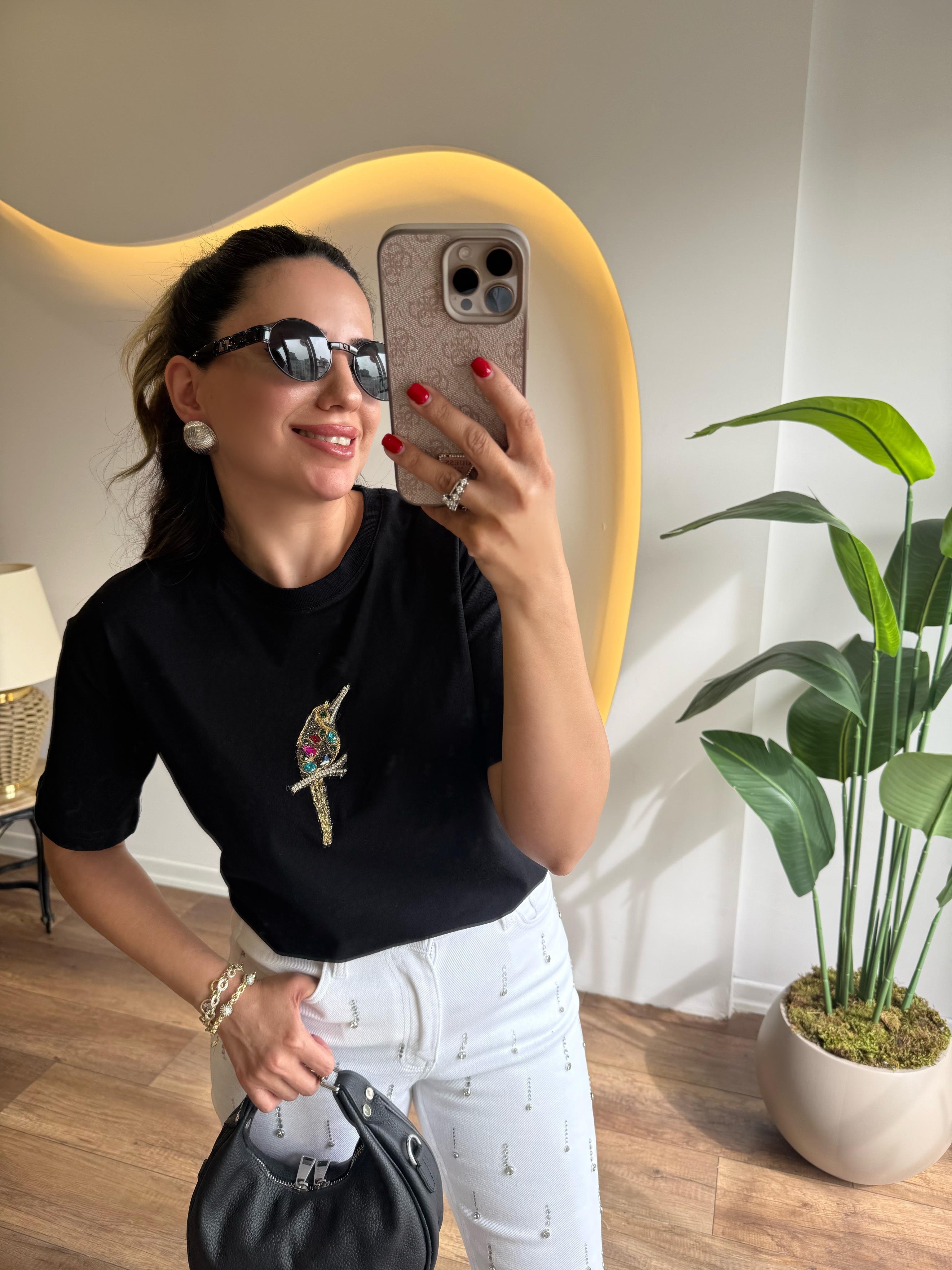 9585 Renkli Taşlı Kuş Detaylı Tshirt