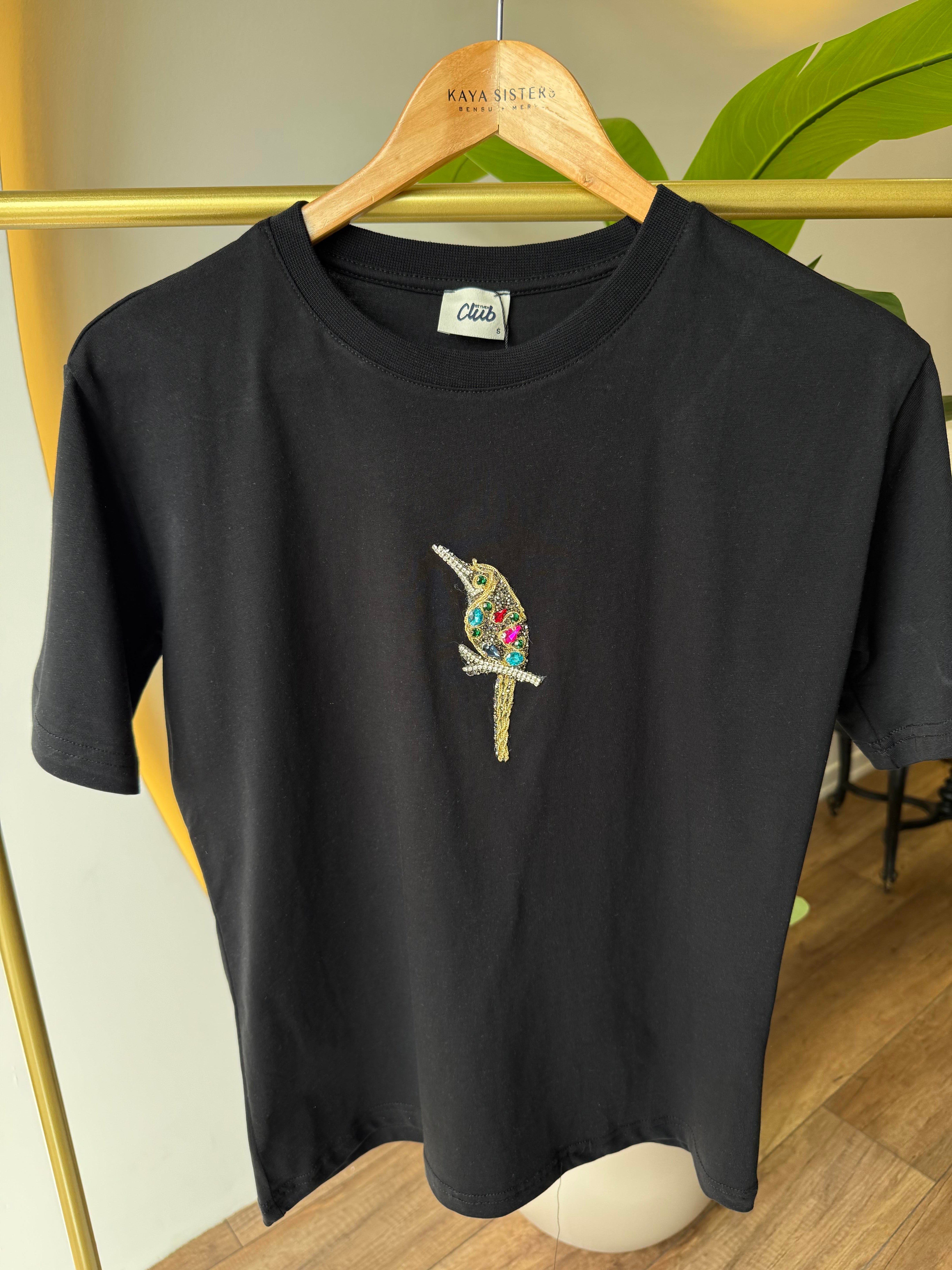 9585 Renkli Taşlı Kuş Detaylı Tshirt