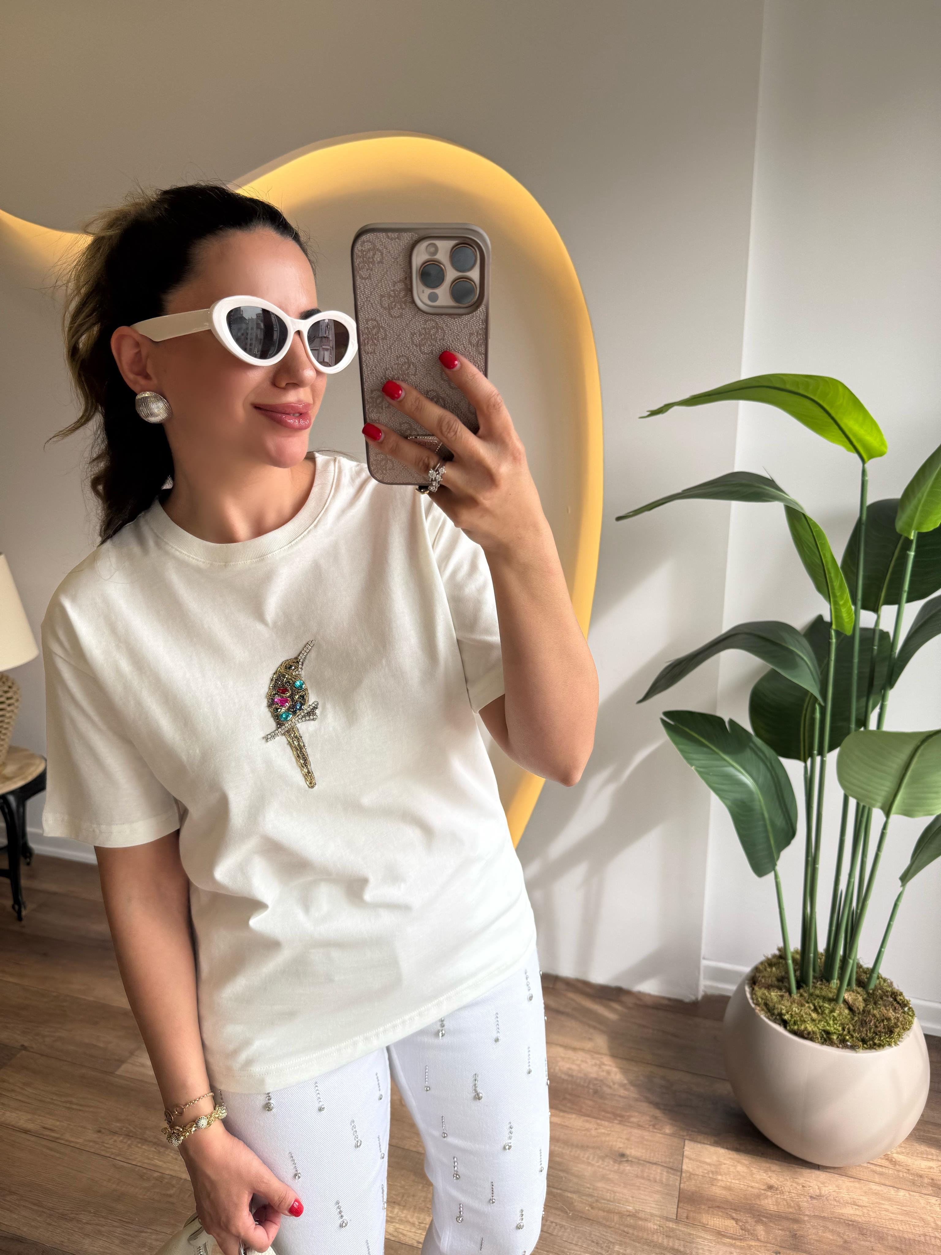 9585 Renkli Taşlı Kuş Detaylı Tshirt