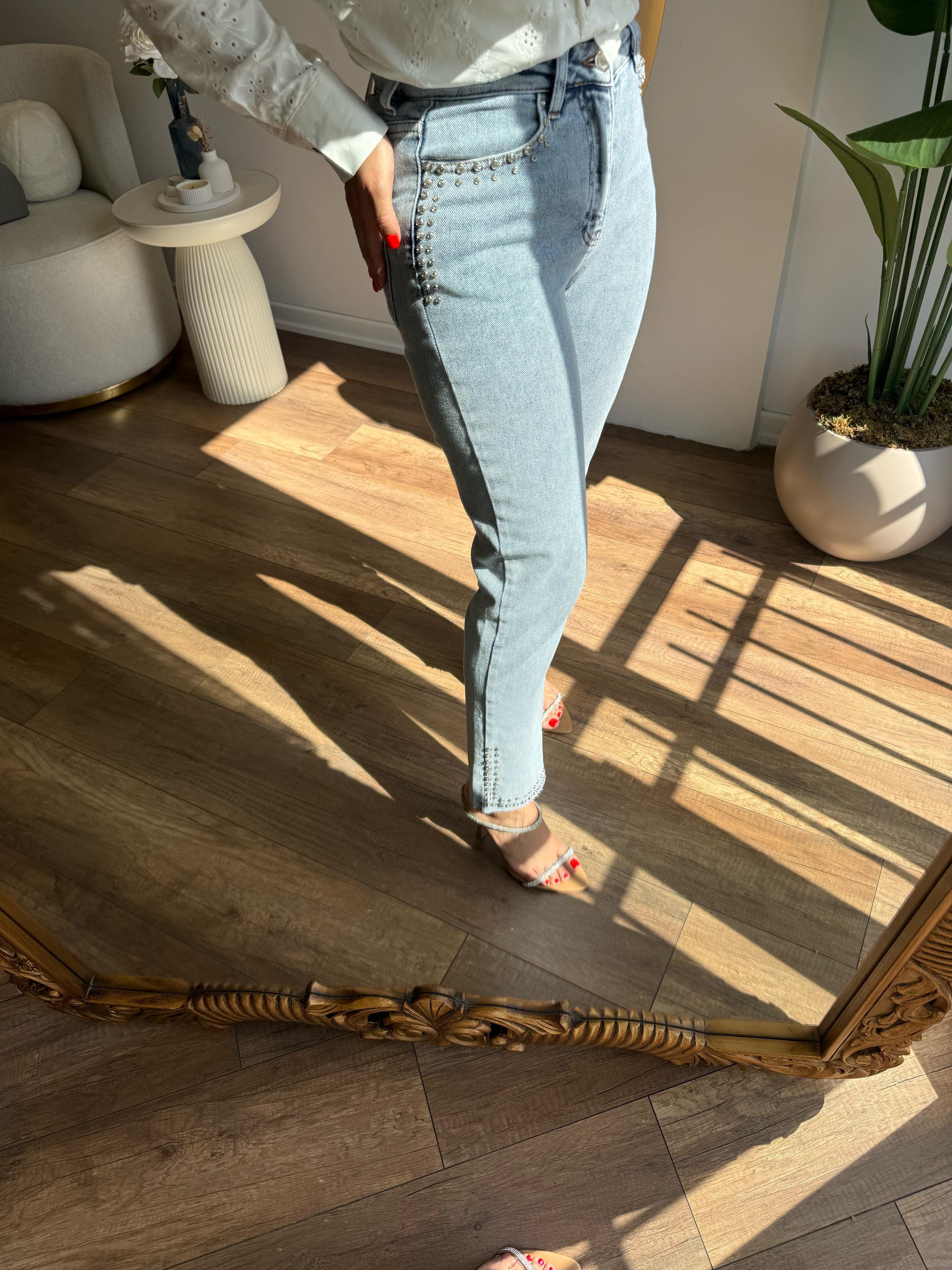 9763 Cepleri ve Paçası Taşlı Jean