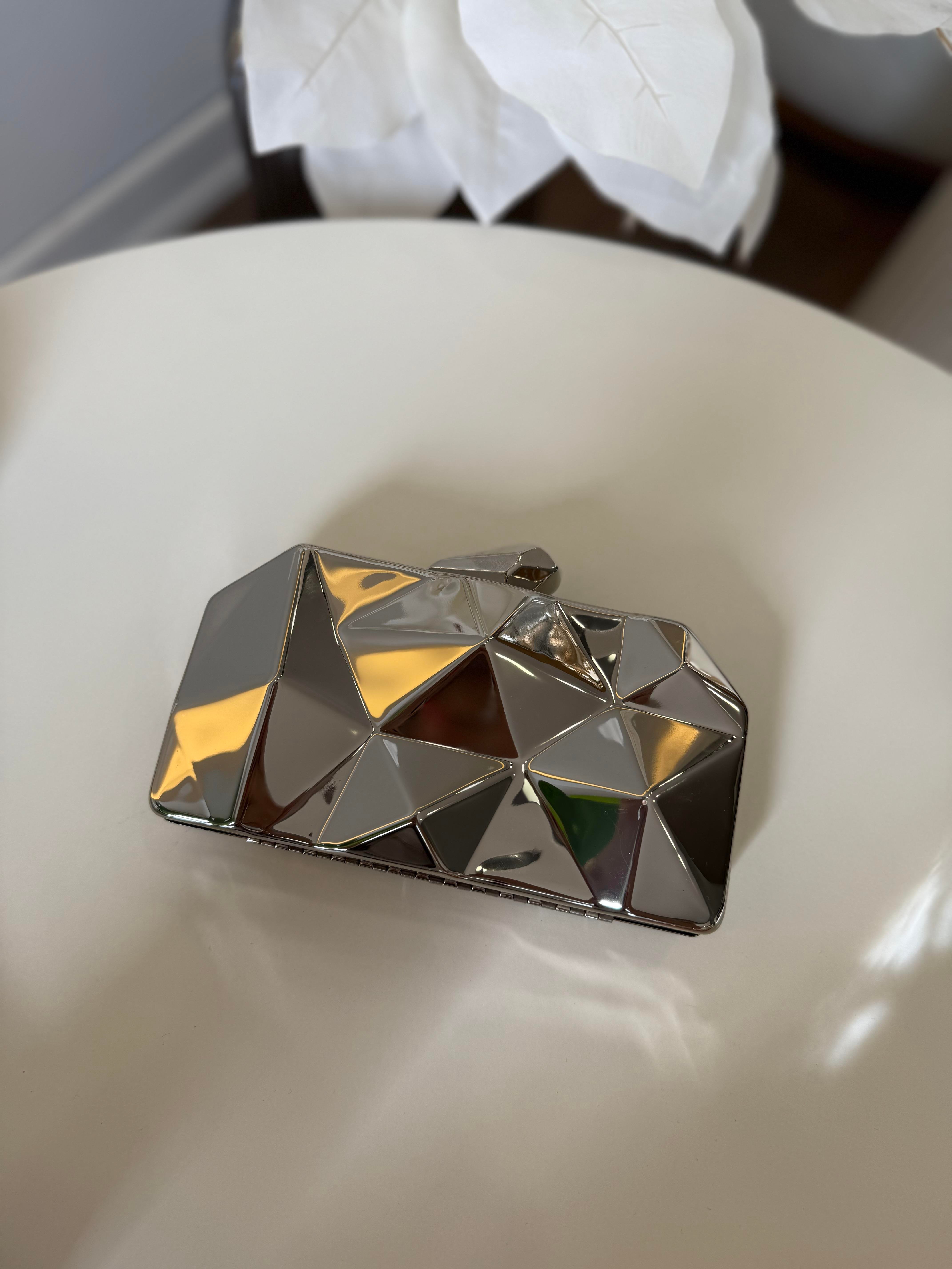 9981 Dikdörtgen Kabartmalı Çanta