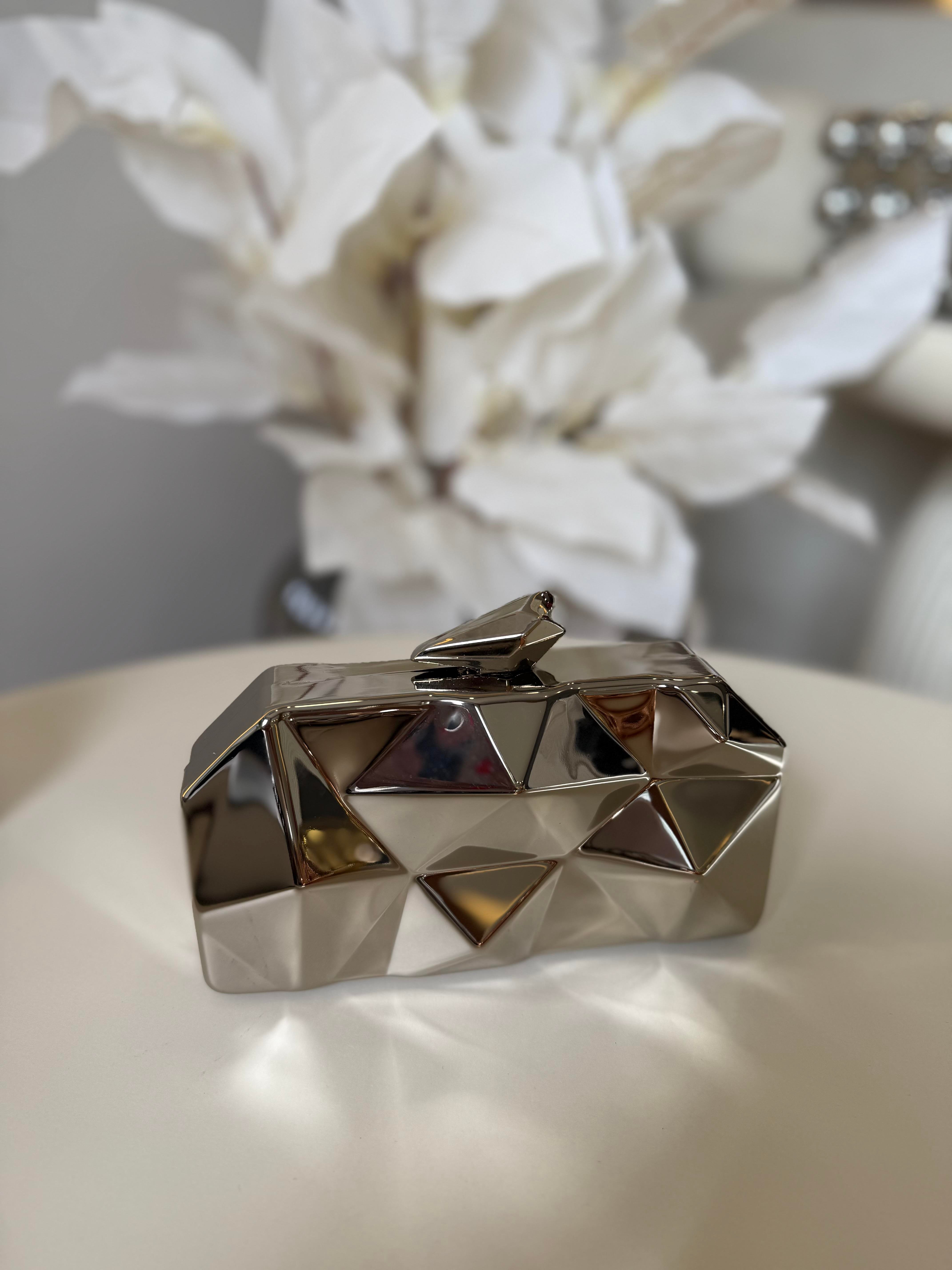 9981 Dikdörtgen Kabartmalı Çanta