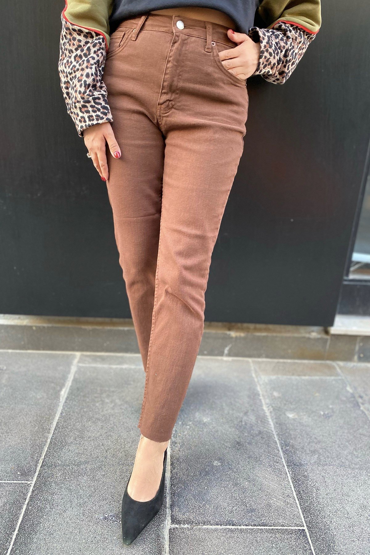 Acı Kahve Paçası Kesik Pantolon