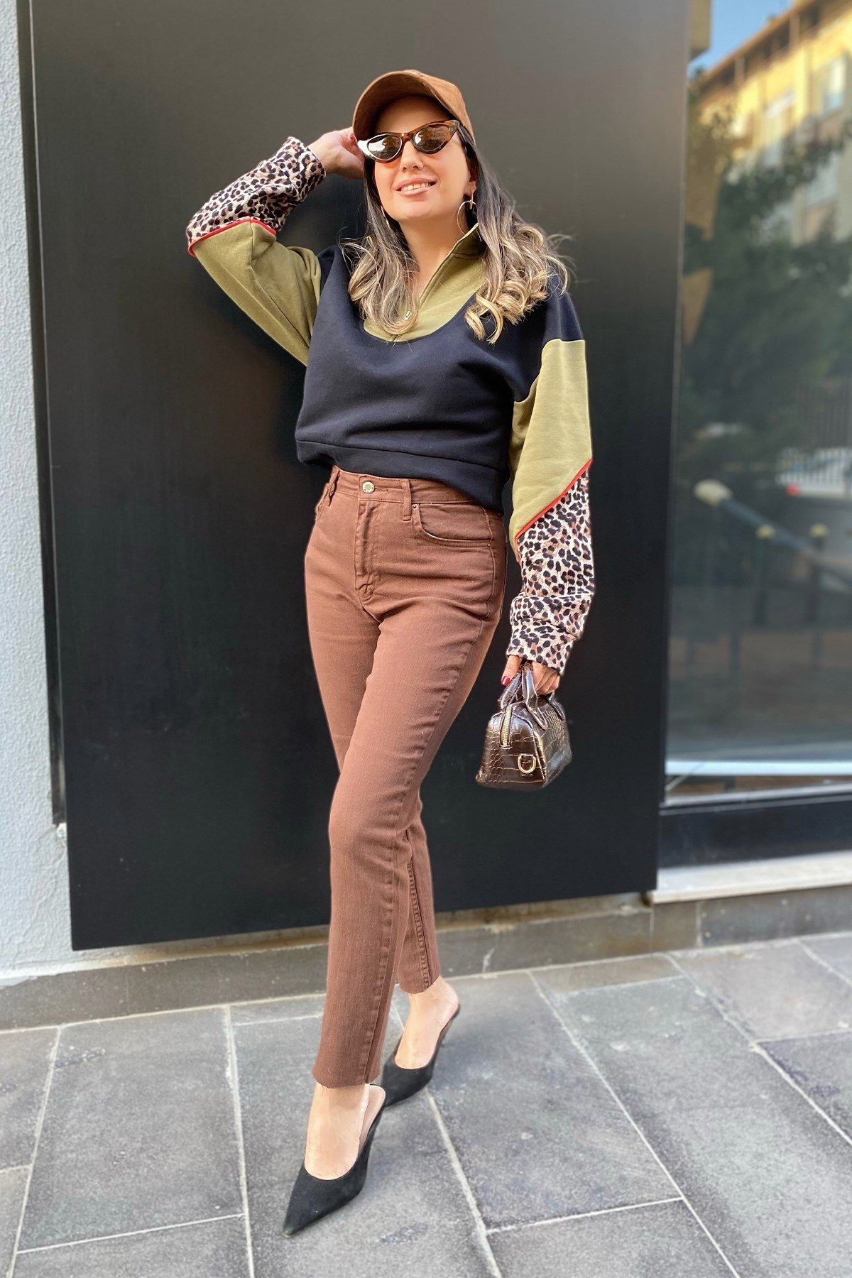 Acı Kahve Paçası Kesik Pantolon