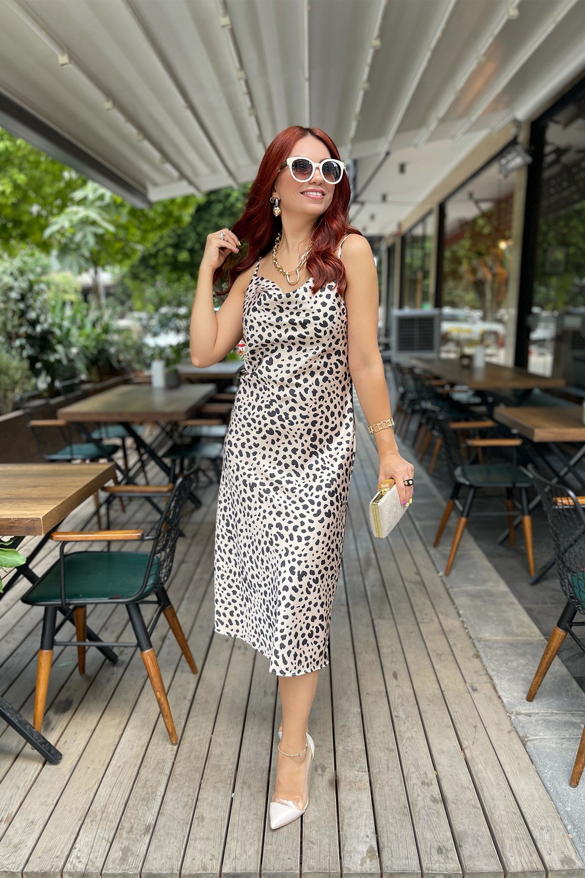 Açık Leopar Desenli İp Askılı Degaje Yaka Saten Elbise