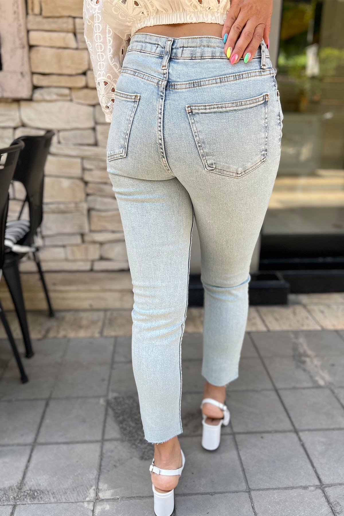 Açık Renk Kesik Paça Kot Pantolon