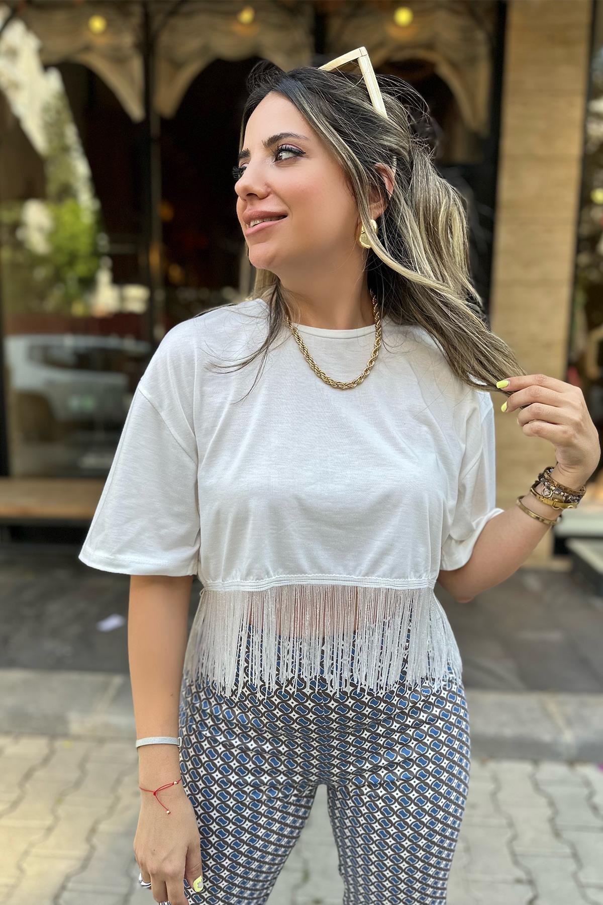 Altı Püsküllü Beyaz Crop Tshirt