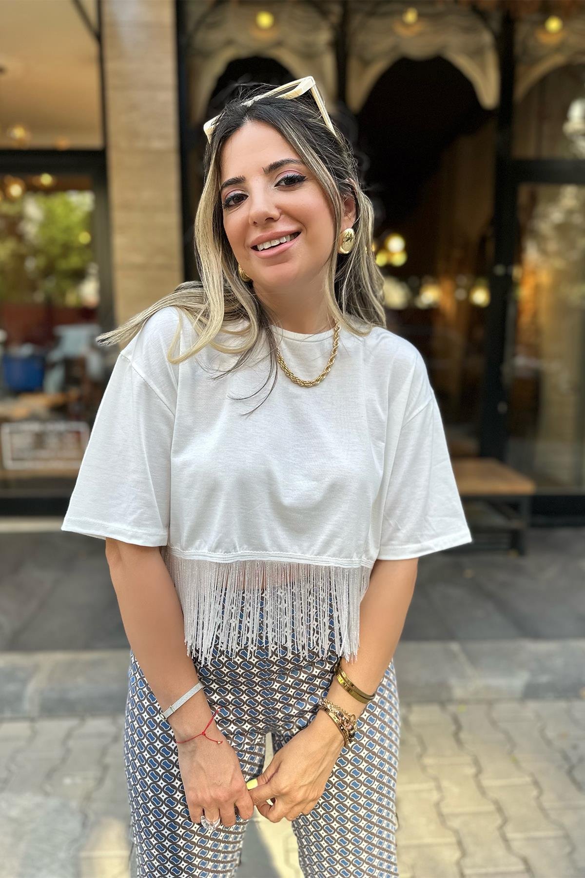 Altı Püsküllü Beyaz Crop Tshirt