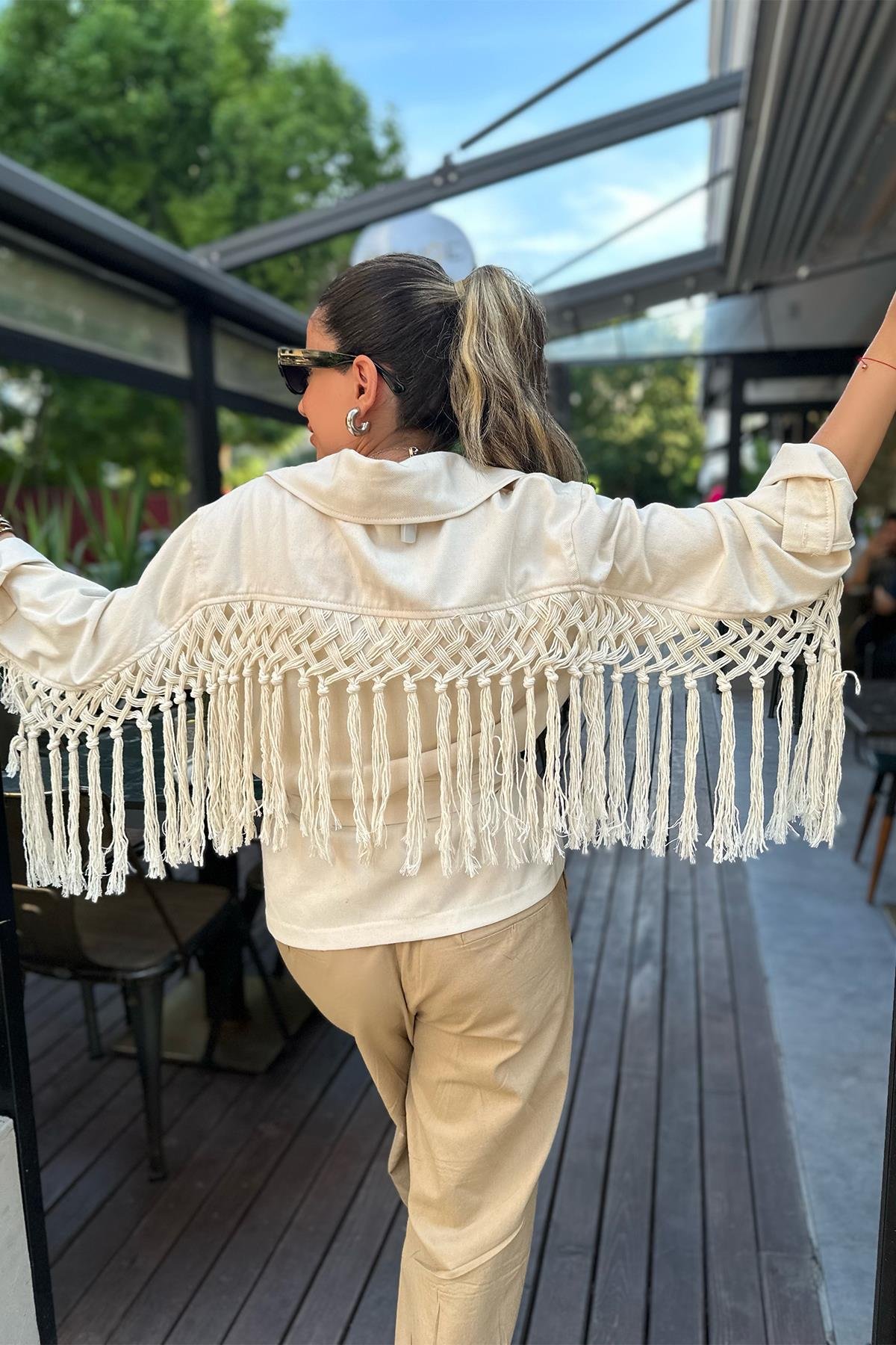 Arkası Makrome Detaylı Gabardin Ceket