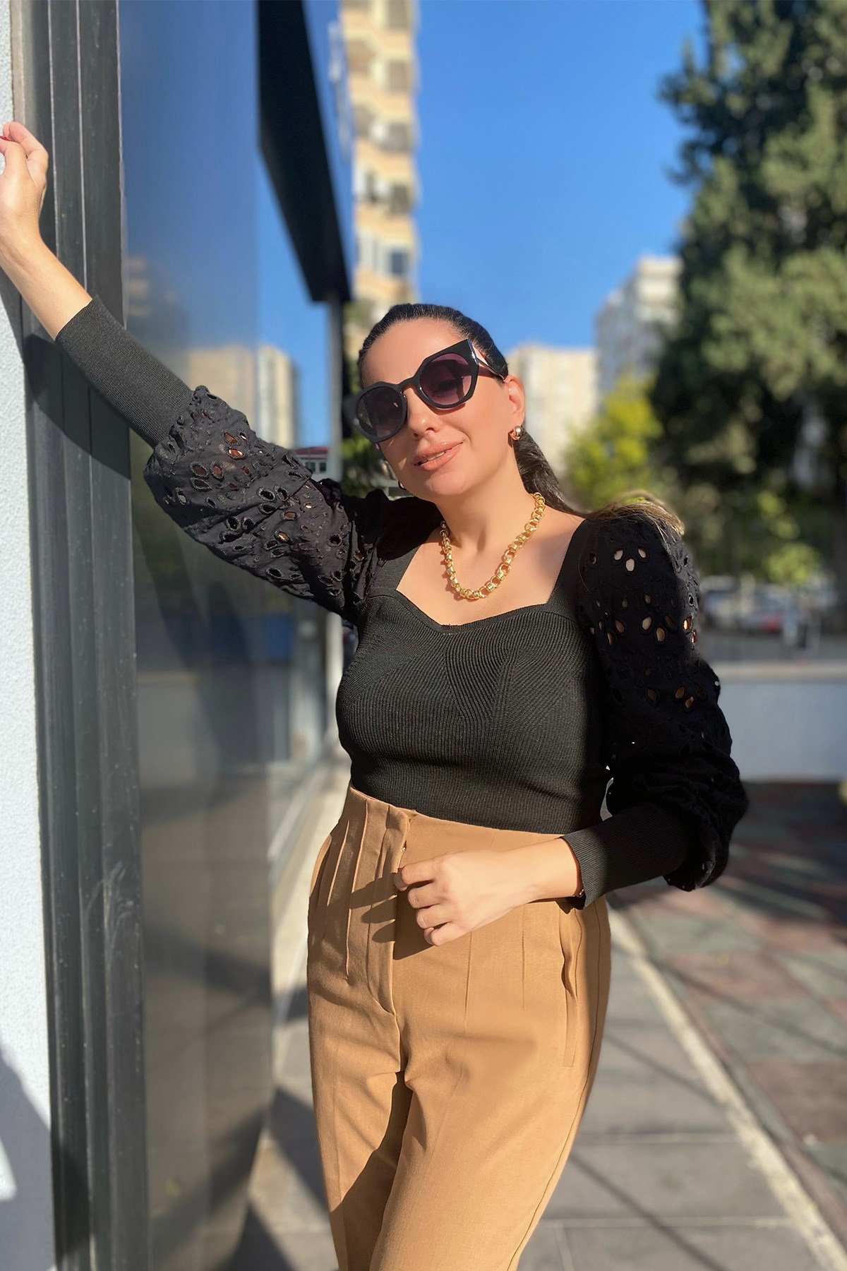 Balon Kol Siyah Güpür Detaylı Bluz 